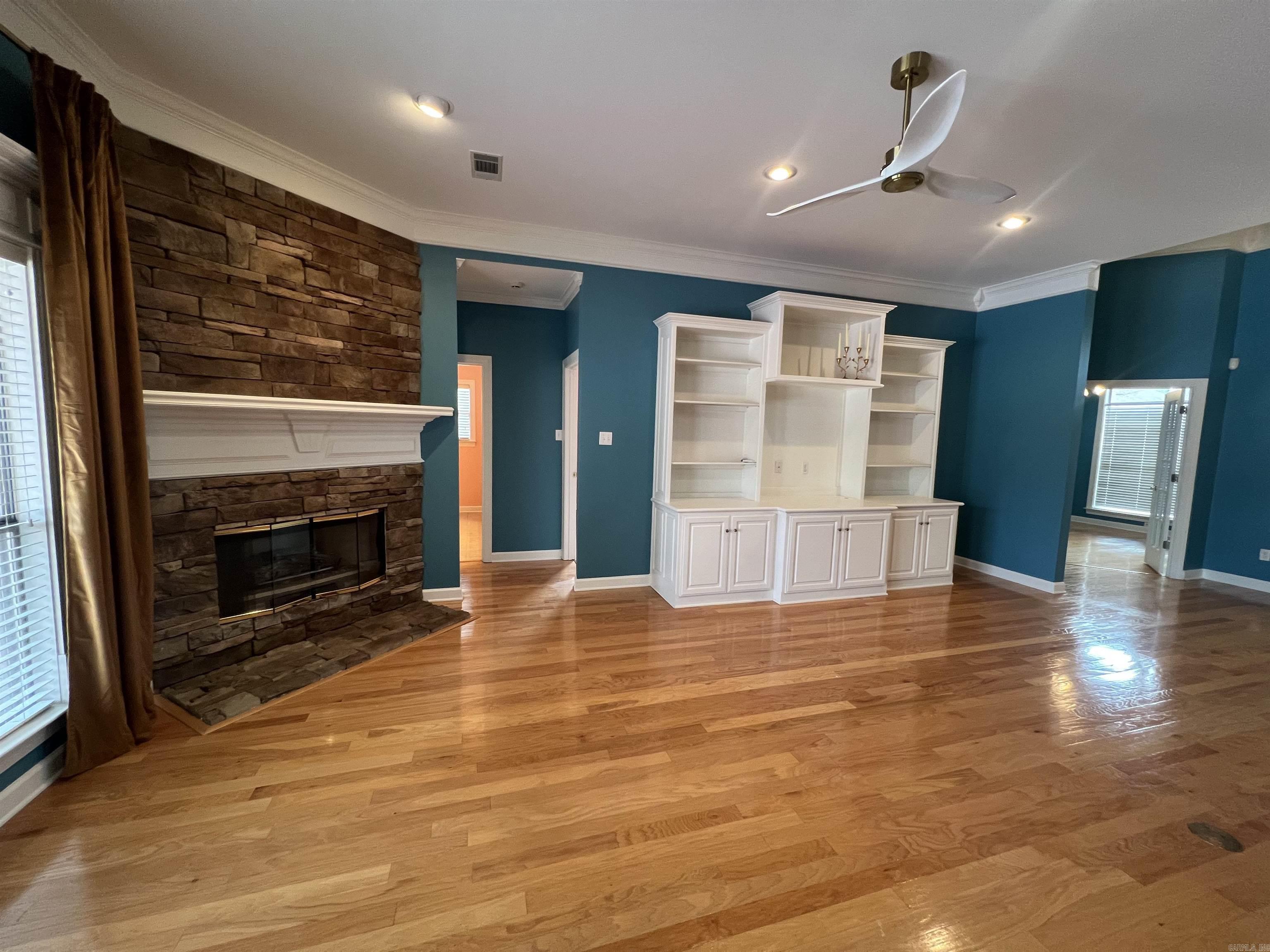 COUNTRY CLUB OF ARK THE - Residential Lease