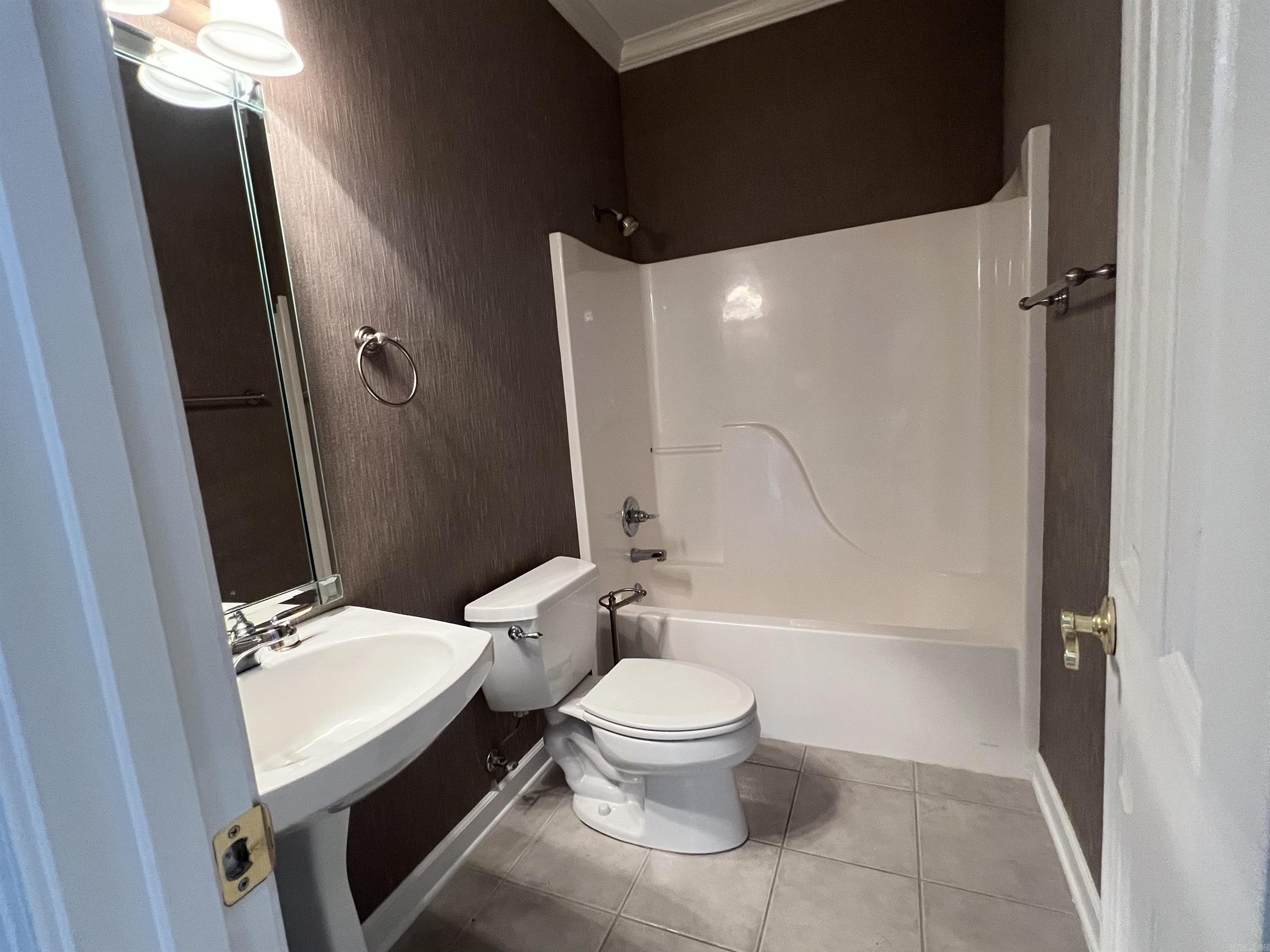 COUNTRY CLUB OF ARK THE - Residential Lease