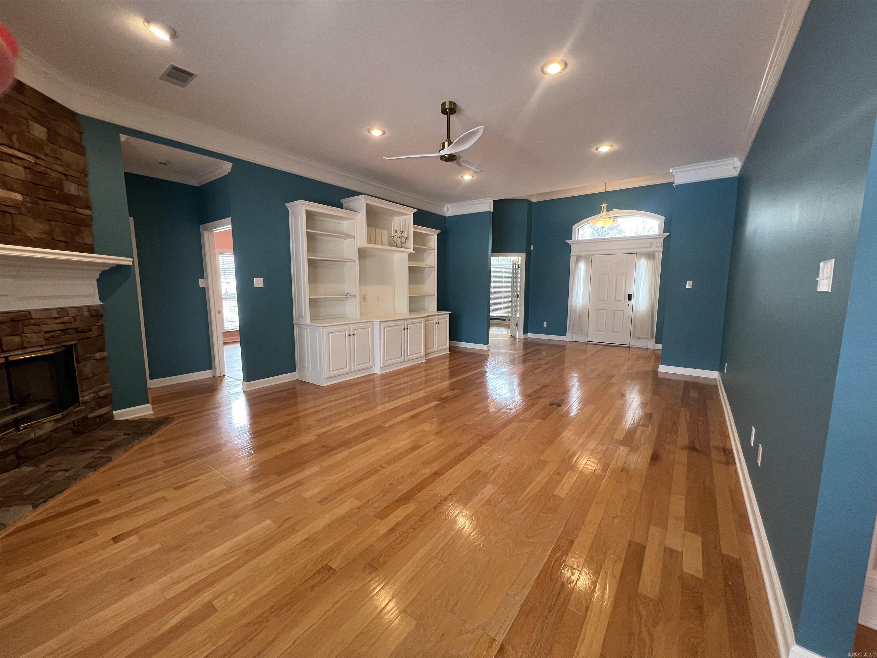 COUNTRY CLUB OF ARK THE - Residential Lease