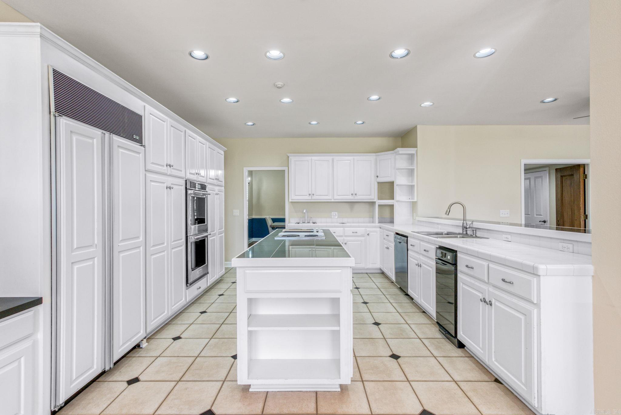 Eden Isle-Country Club - Residential