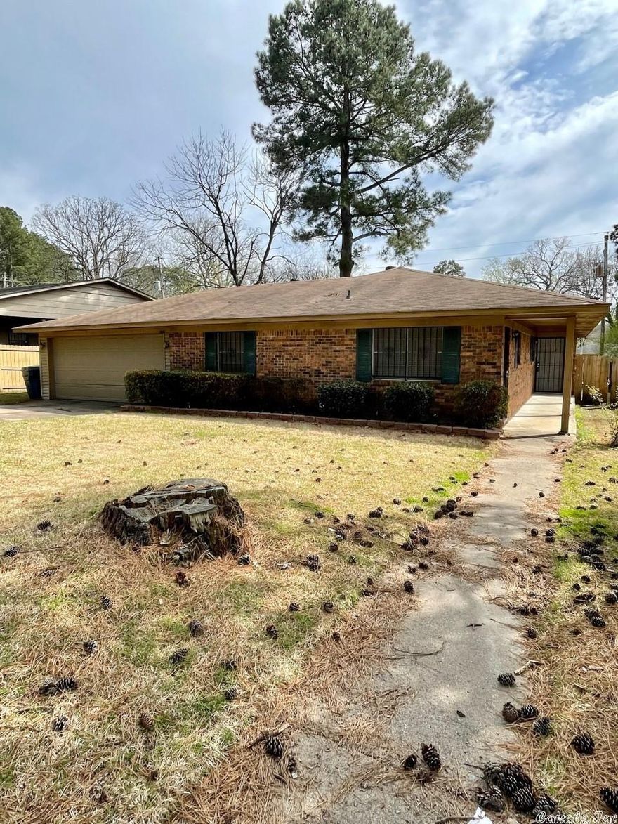 Investors wanted: Come see this well maintained Duplex. Each unit has 2 bedrooms 2 full bathrooms. No carpet and big eat-in kitchen. Newer paint throughout. Great outside deck for entertaining guests. This duplex can be packaged with 2 other duplexes, 119 Chiliwood and 913 Ruth Ann. See remarks!