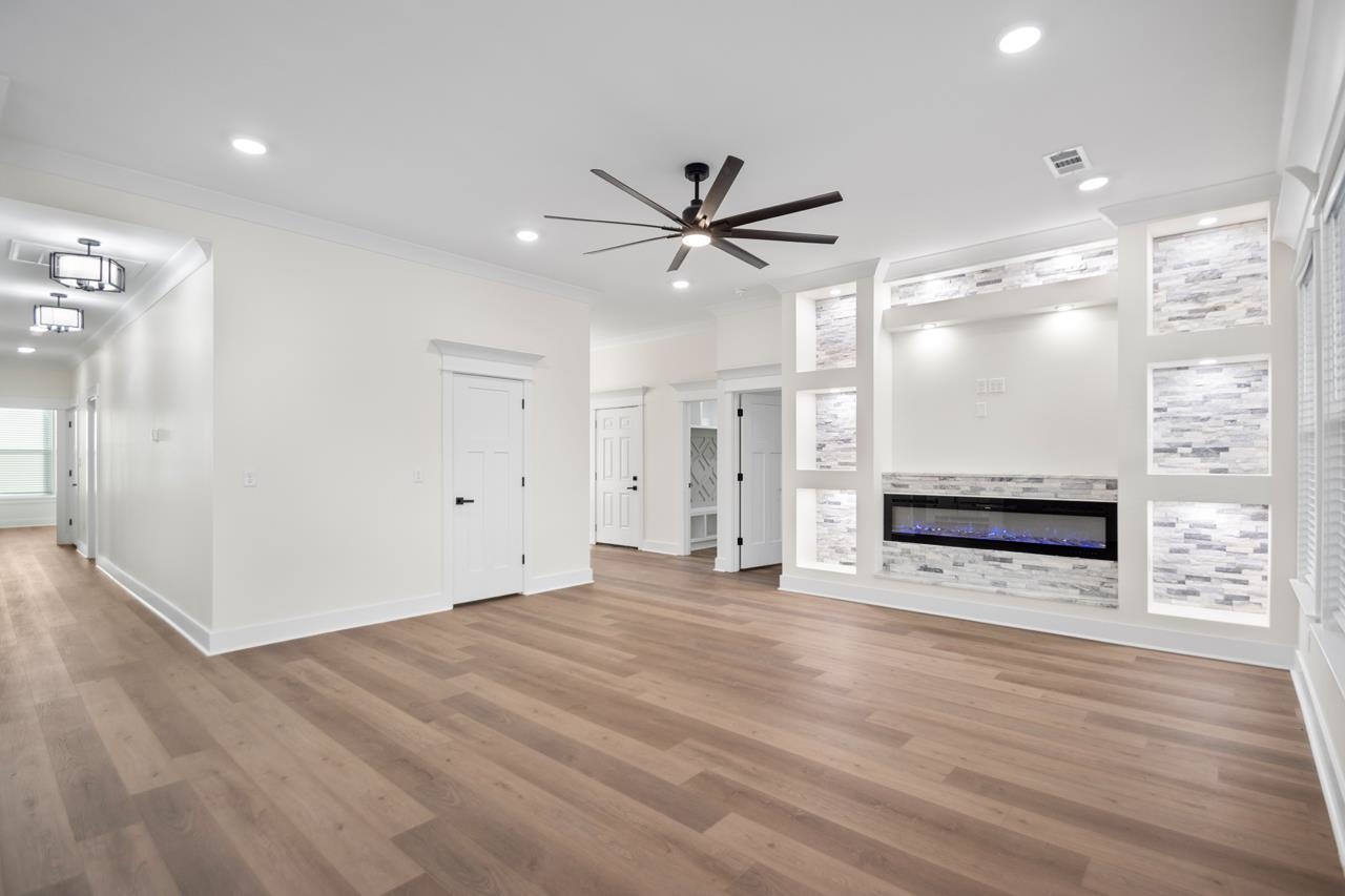 CREEKSIDE ADDN - Residential