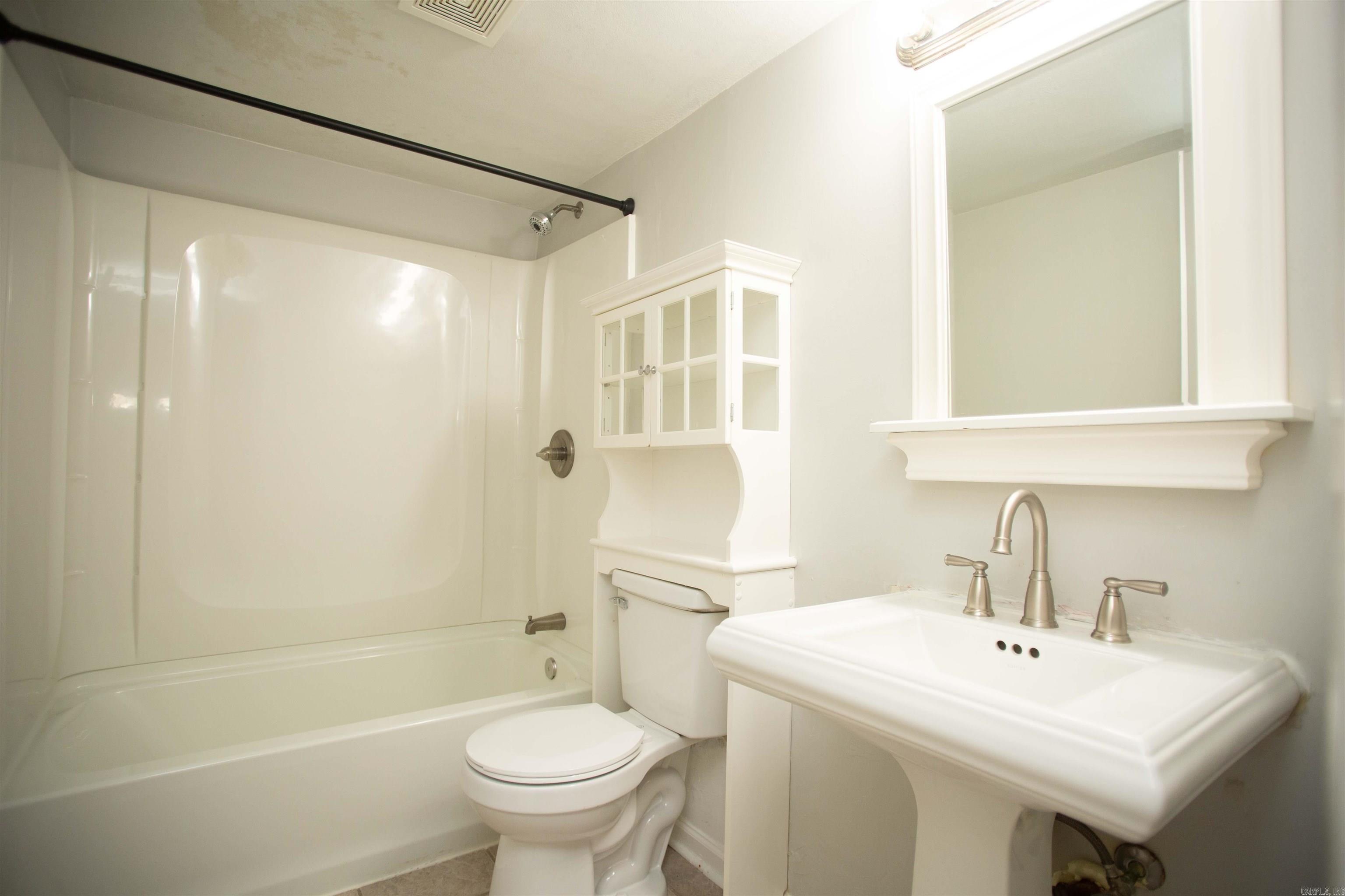 Pleasantwood Condominiums - Residential Lease