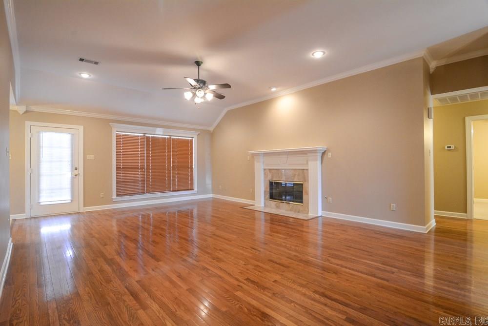 WALNUT POINTE NORTHLAKE SUBDIVIS - Residential