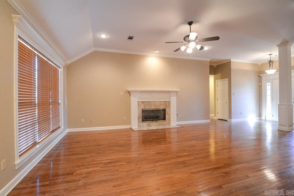 WALNUT POINTE NORTHLAKE SUBDIVIS - Residential