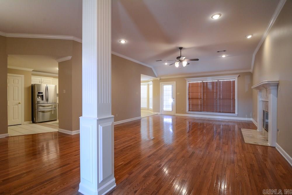 WALNUT POINTE NORTHLAKE SUBDIVIS - Residential