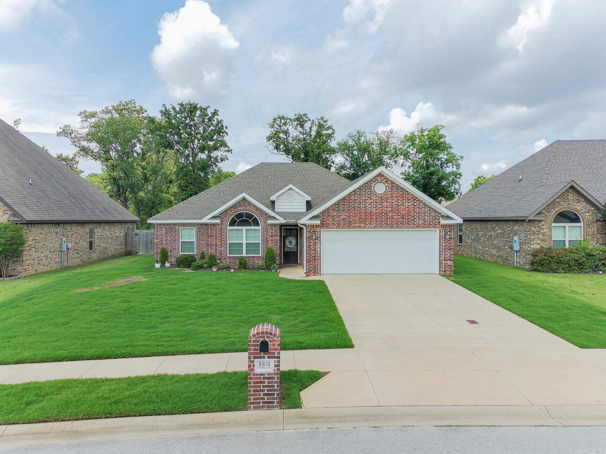 Sarah Crossing - Residential