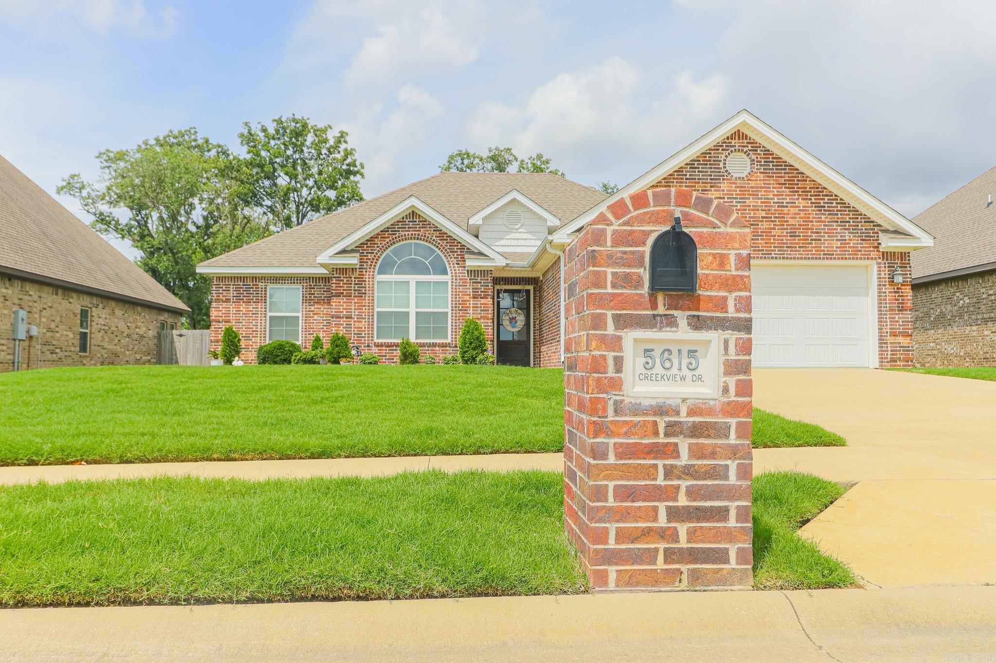 Sarah Crossing - Residential