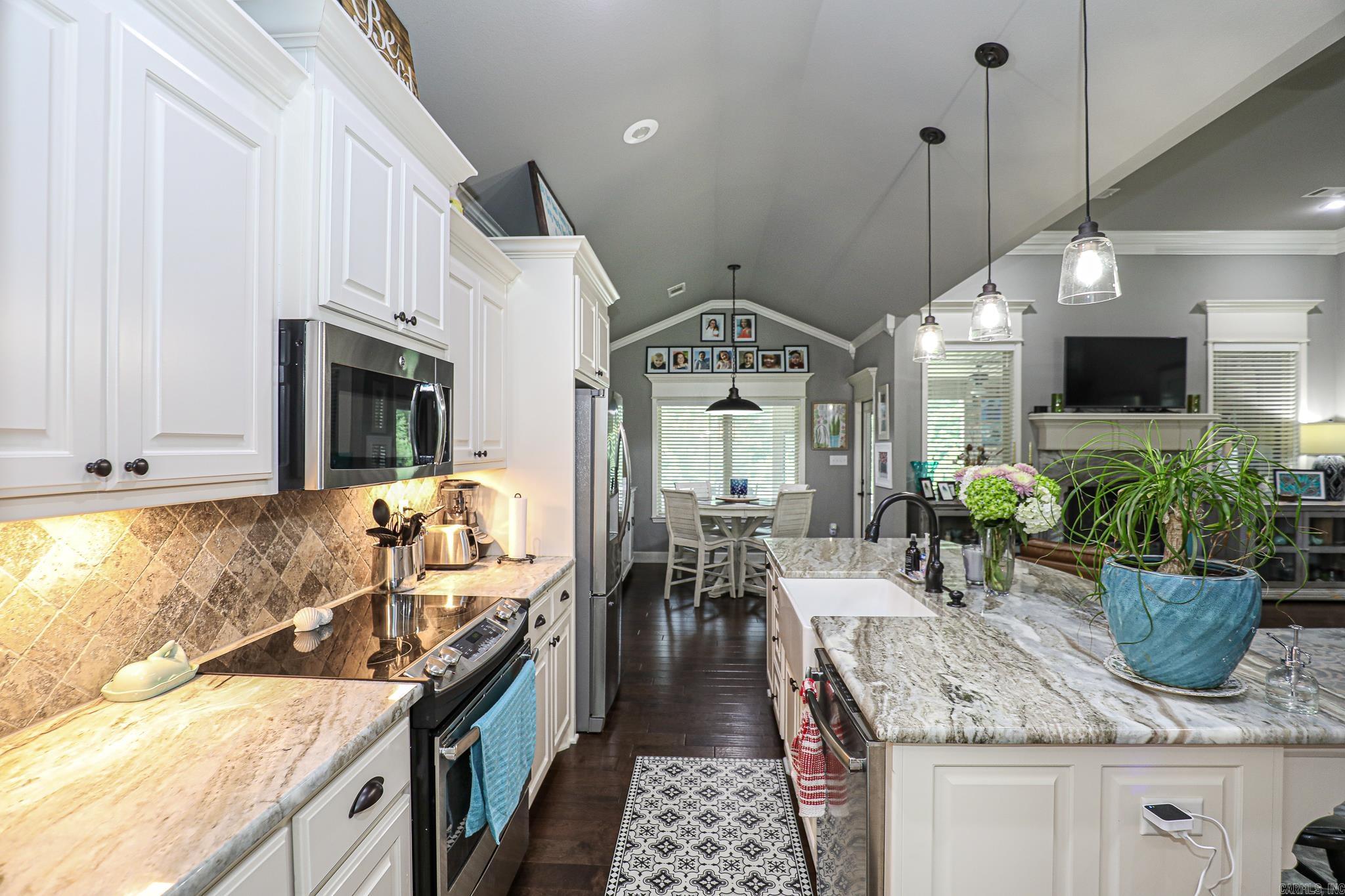 PINEWOOD ESTATES - Residential