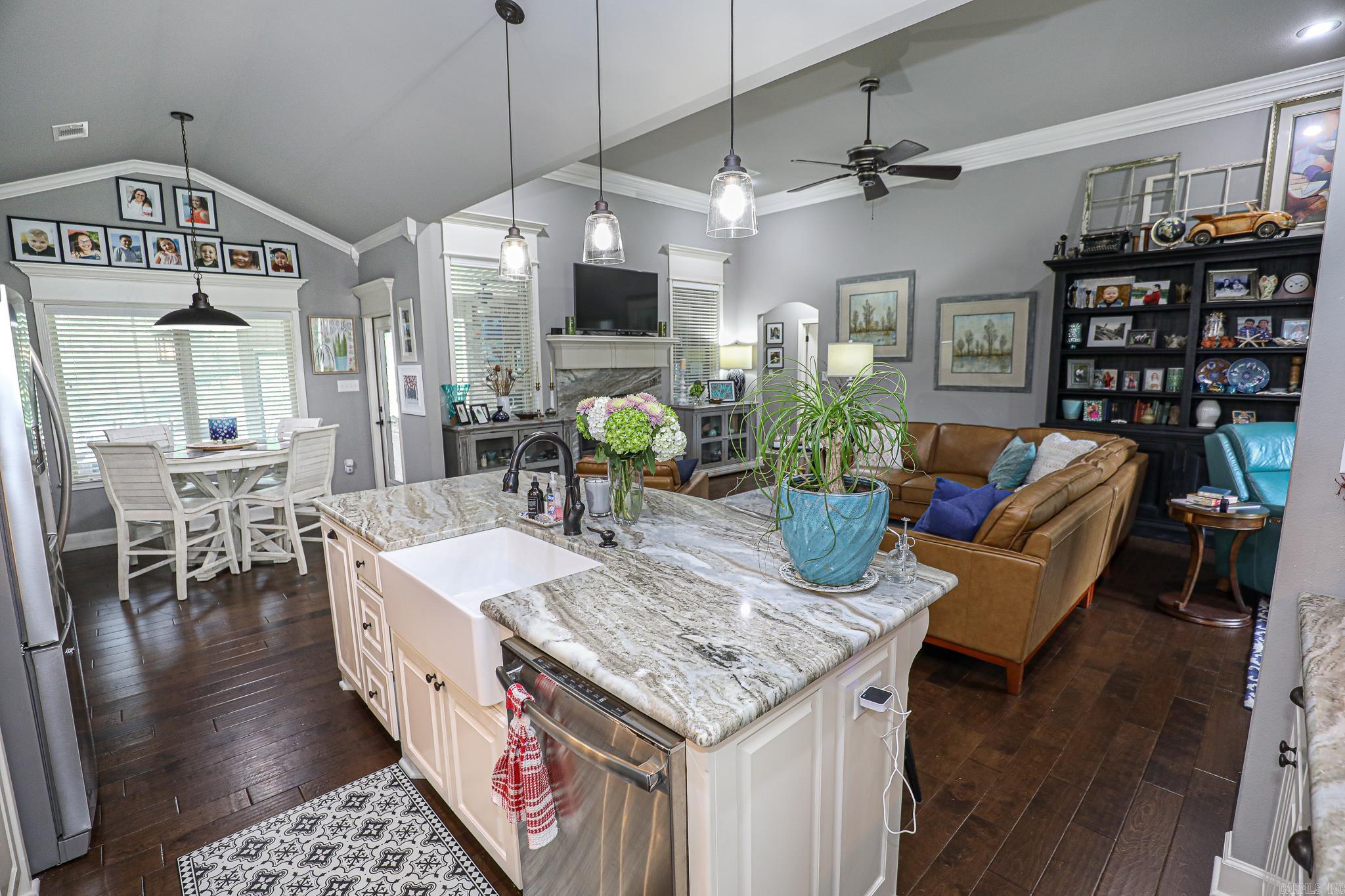 PINEWOOD ESTATES - Residential