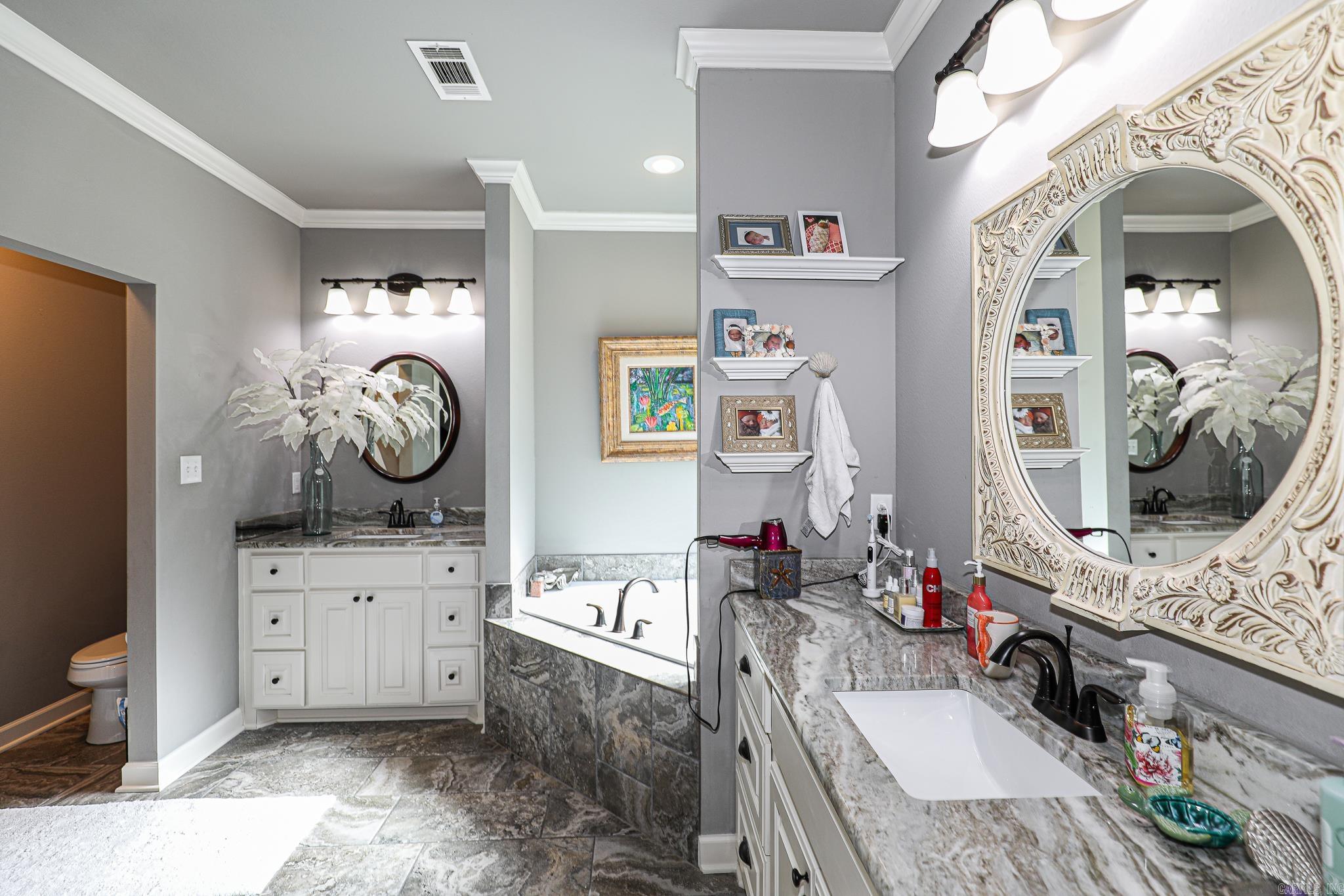 PINEWOOD ESTATES - Residential