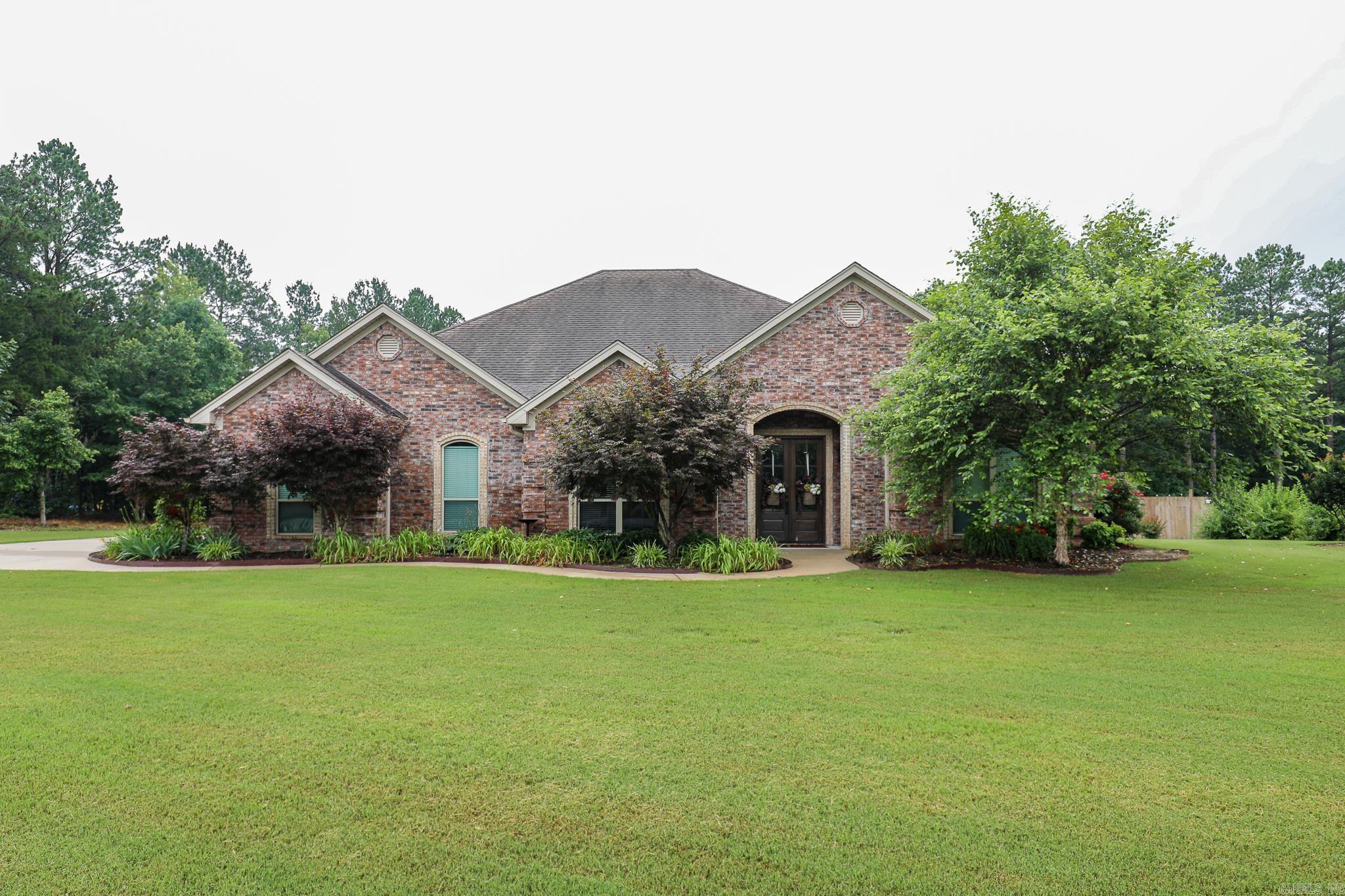 PINEWOOD ESTATES - Residential