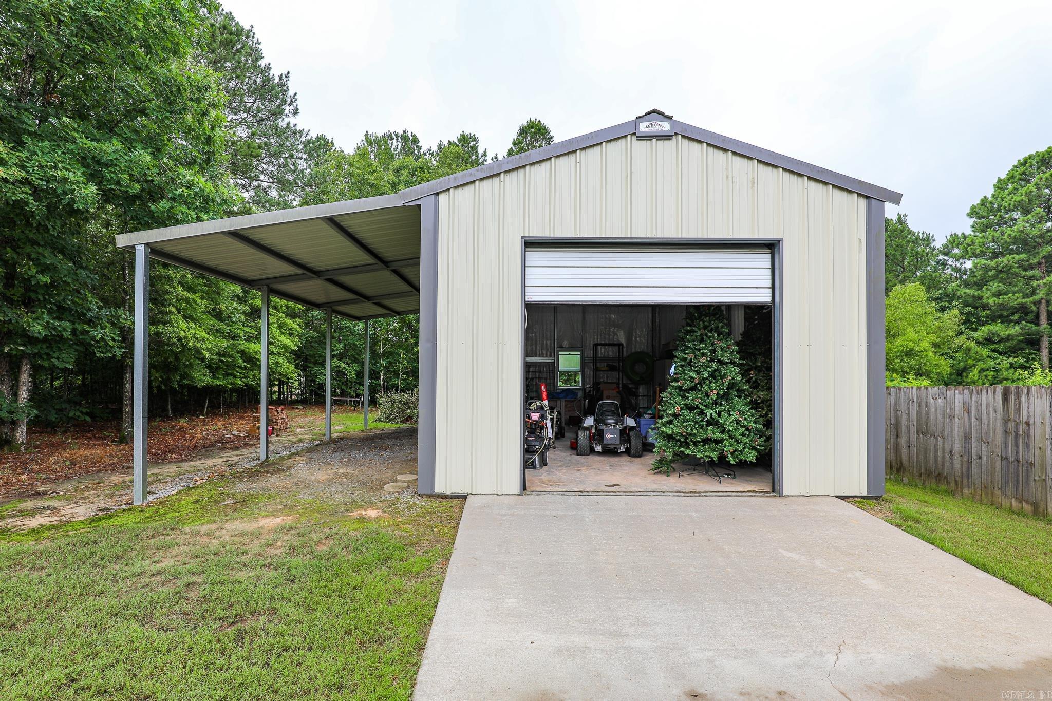 PINEWOOD ESTATES - Residential