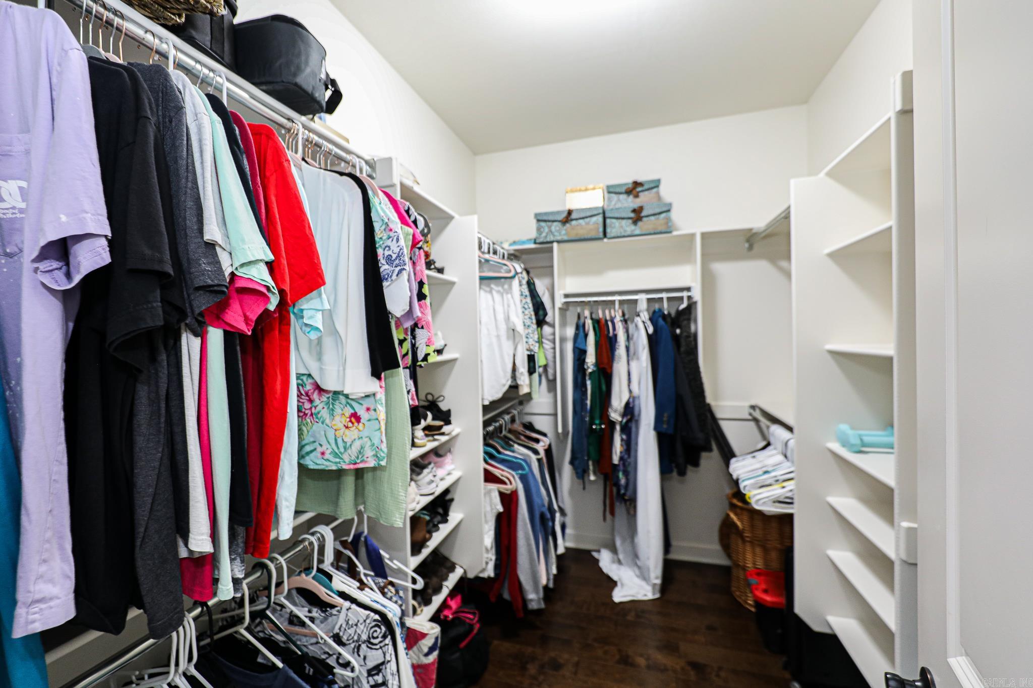 PINEWOOD ESTATES - Residential