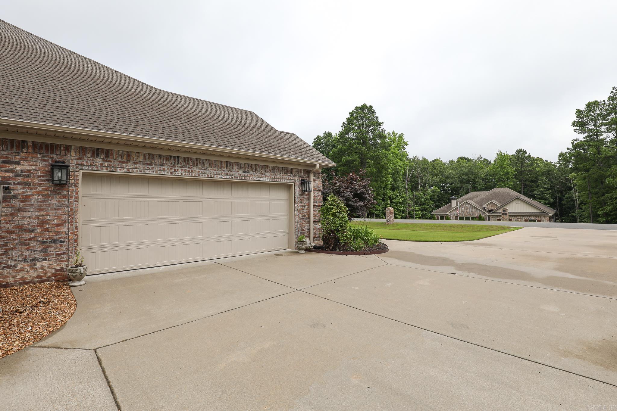 PINEWOOD ESTATES - Residential