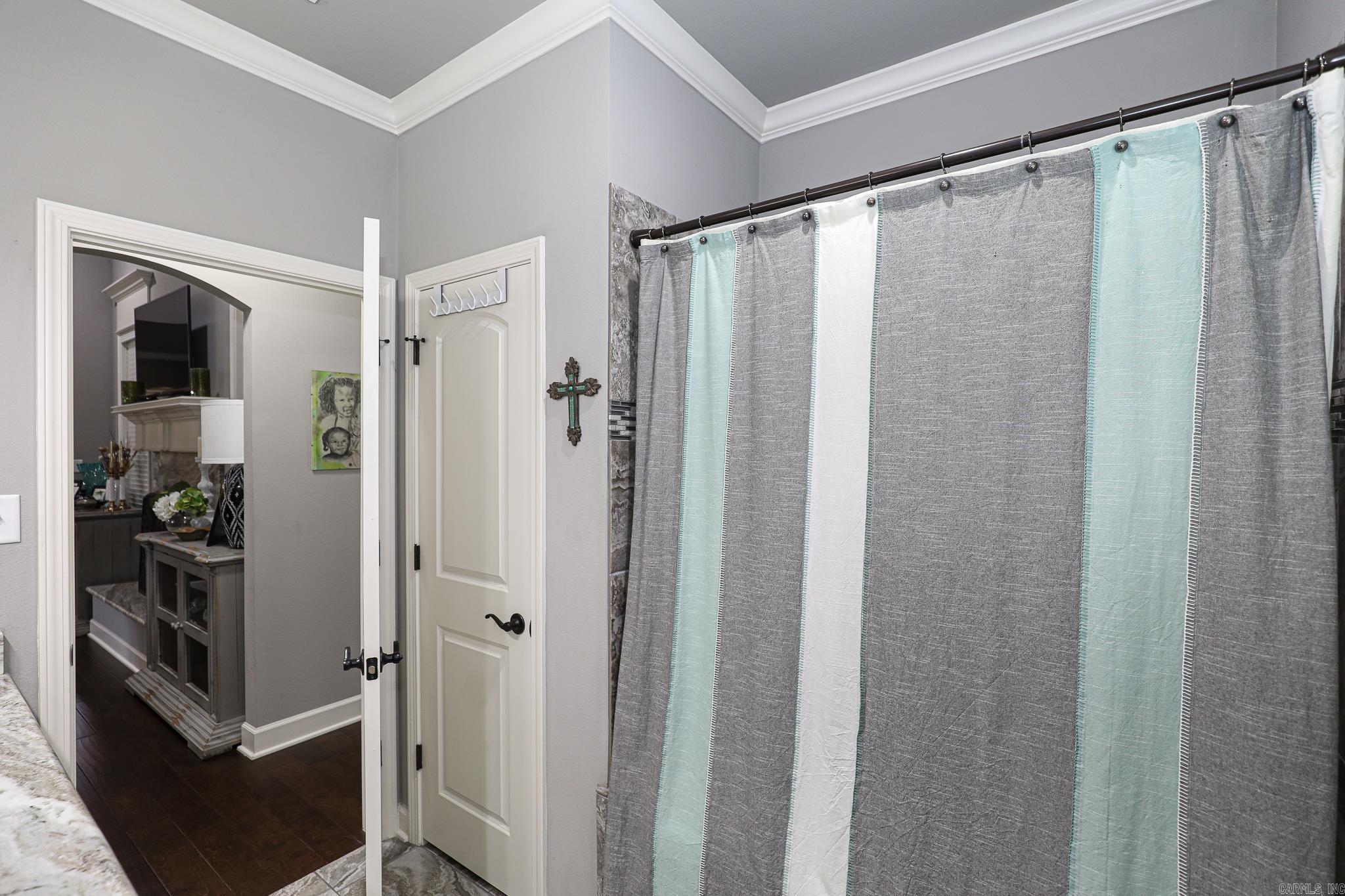 PINEWOOD ESTATES - Residential