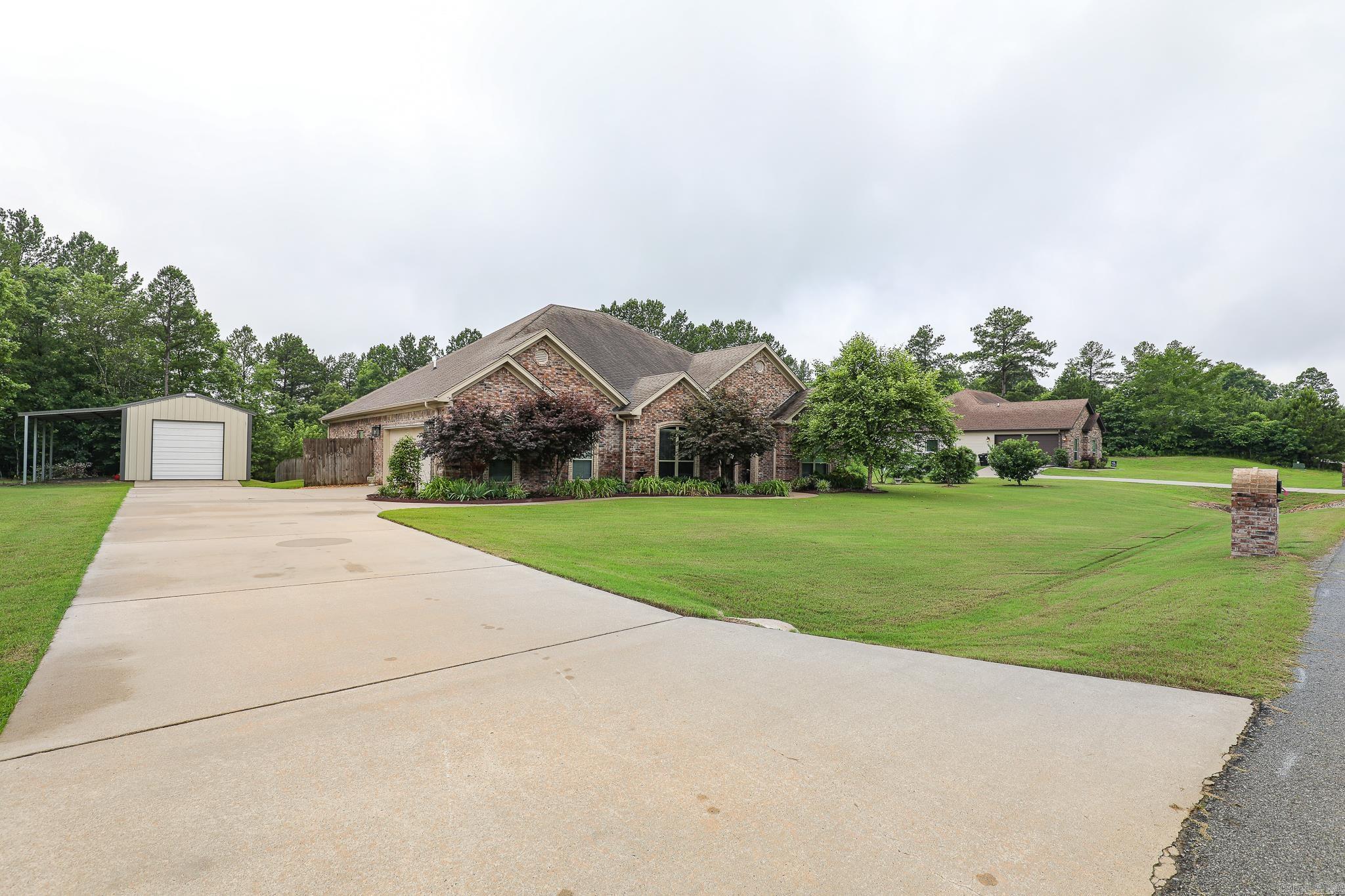 PINEWOOD ESTATES - Residential