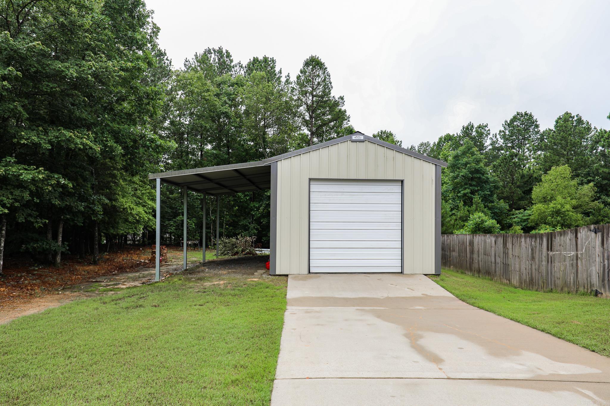 PINEWOOD ESTATES - Residential