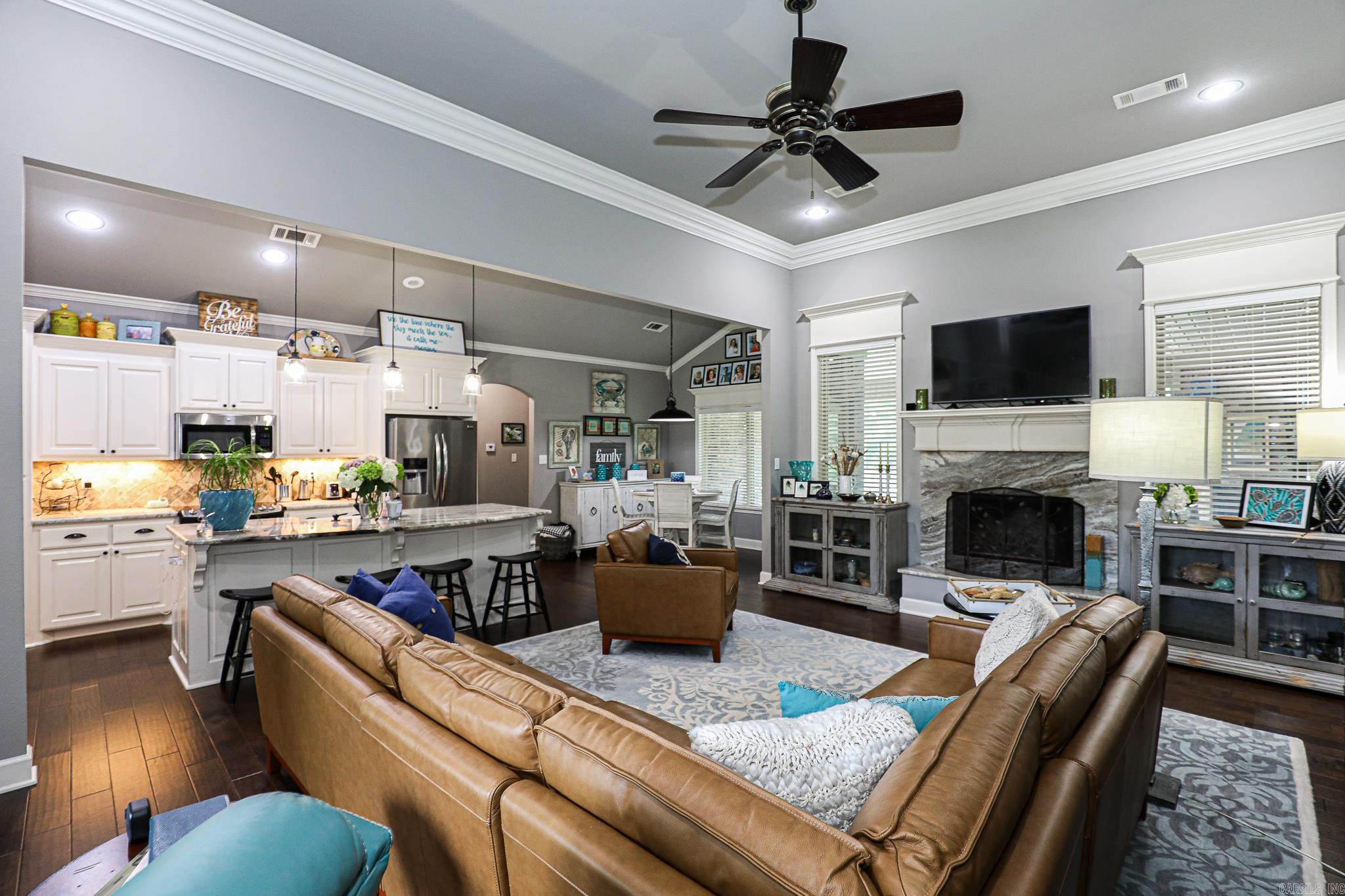 PINEWOOD ESTATES - Residential