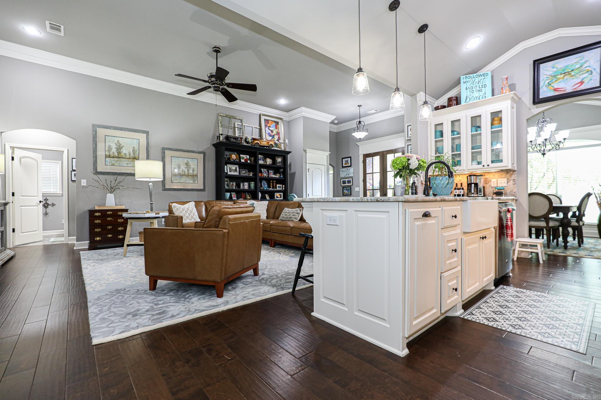 PINEWOOD ESTATES - Residential