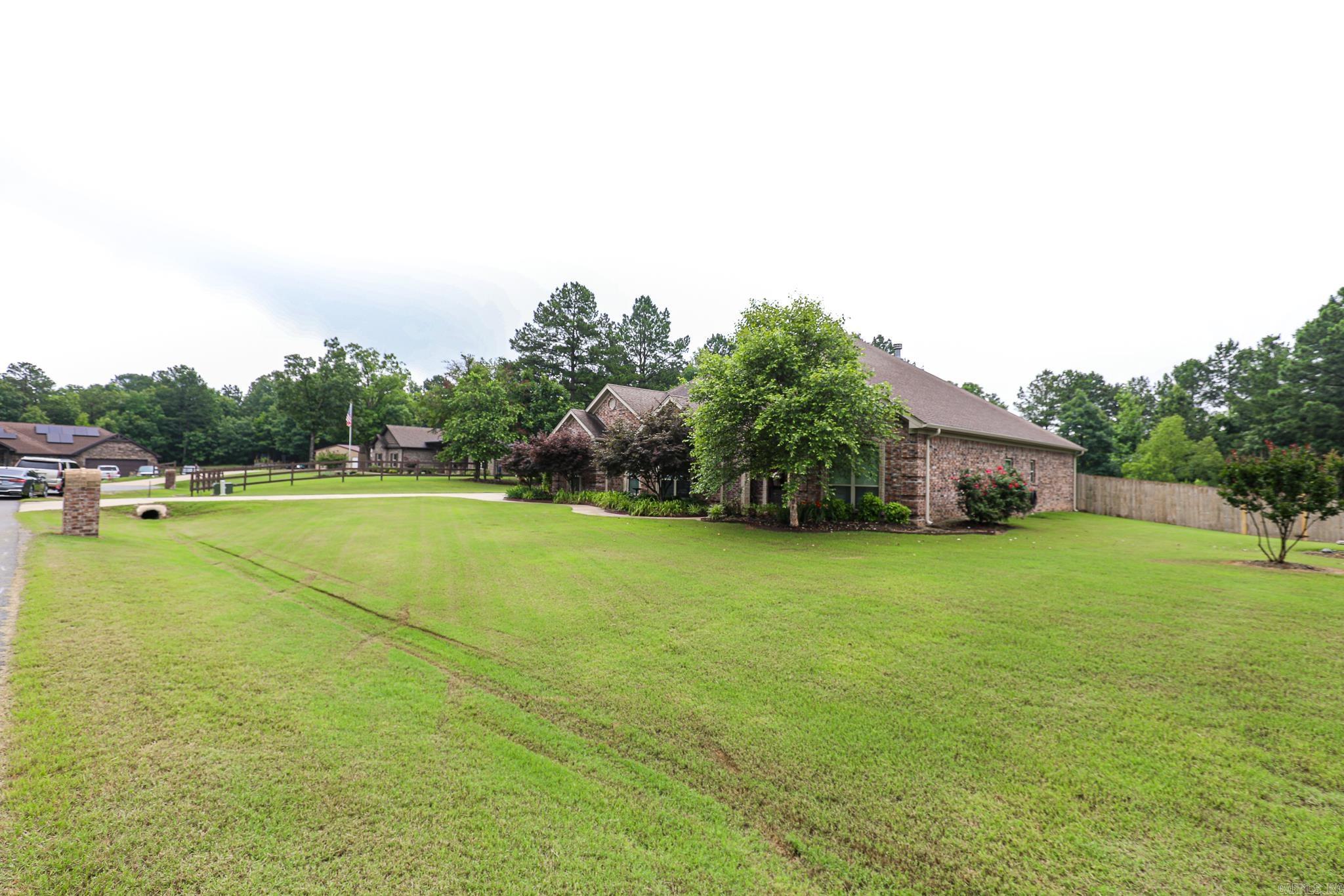 PINEWOOD ESTATES - Residential