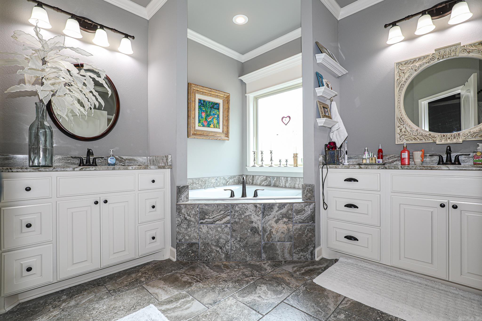 PINEWOOD ESTATES - Residential