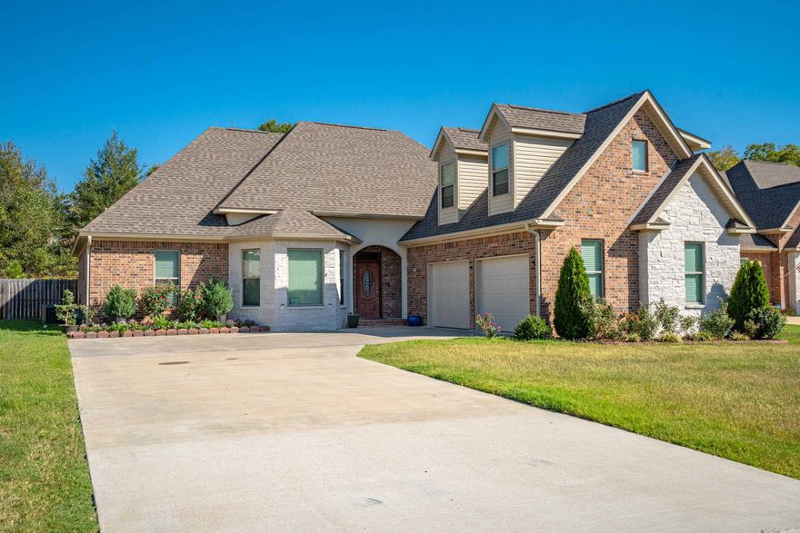 Welcome to this beautifully custom- built home with a versatile upstairs bonus room that can accommodate your unique needs use as a home office, playroom, additional living area or use as 4th bedroom. Nestled in a sought-after Lakeside neighborhood. Boasting a fantastic outdoor space, this property is perfect for entertaining or relaxing.  Don't miss the chance to make this stunning home yours, schedule your showing today!