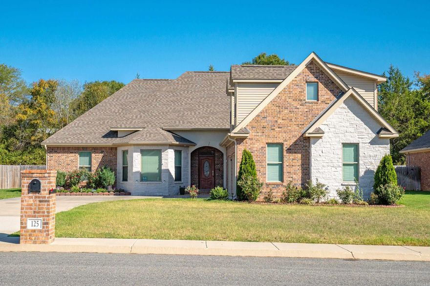 Welcome to this beautifully custom- built home with a versatile upstairs bonus room that can accommodate your unique needs use as a home office, playroom, additional living area or use as 4th bedroom. Nestled in a sought-after Lakeside neighborhood. Boasting a fantastic outdoor space, this property is perfect for entertaining or relaxing. Living, dining, and kitchen interior walls are now white. Don't miss the chance to make this stunning home yours, schedule your showing today!