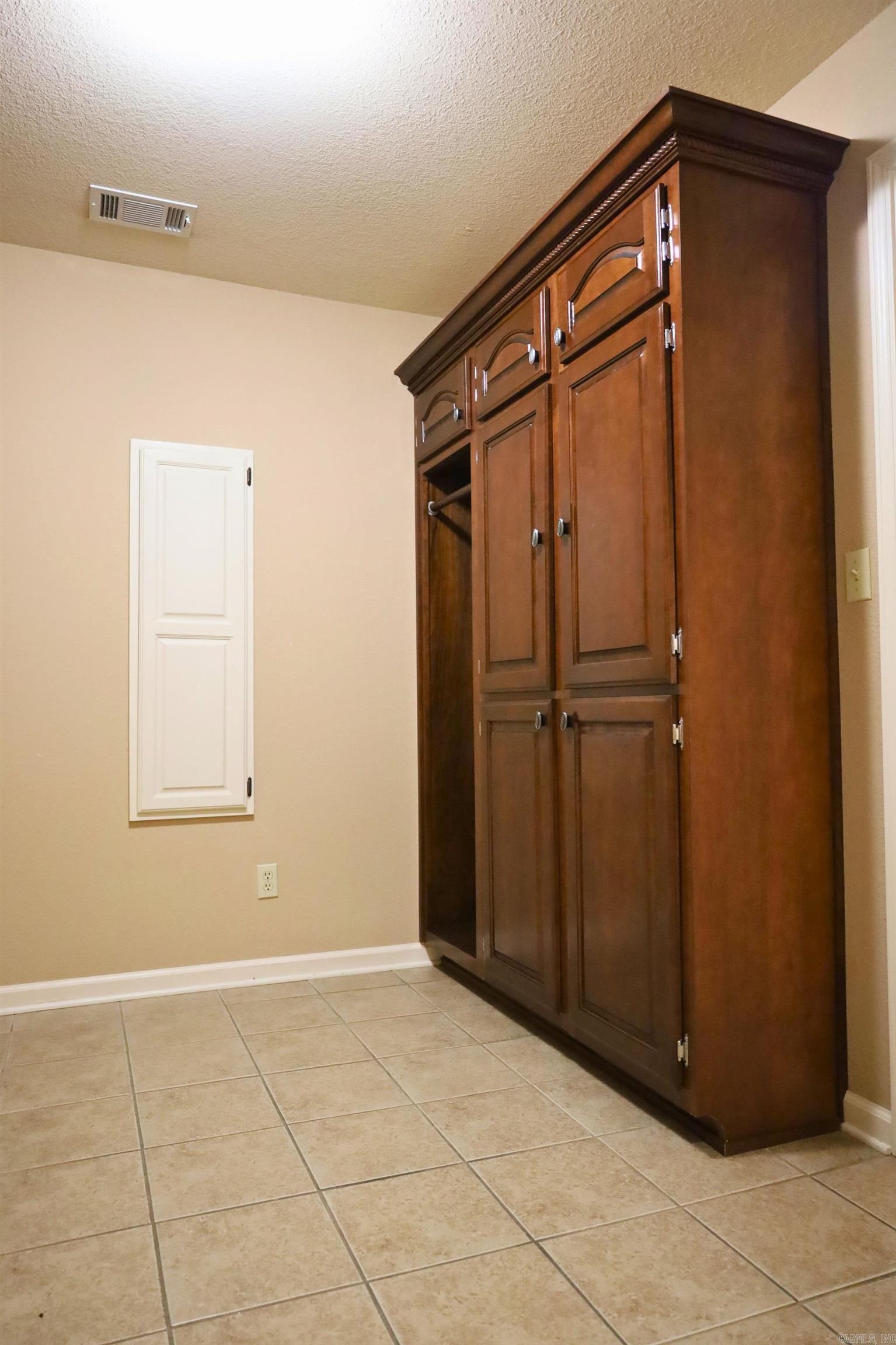 GOLFERS ACRES - Residential