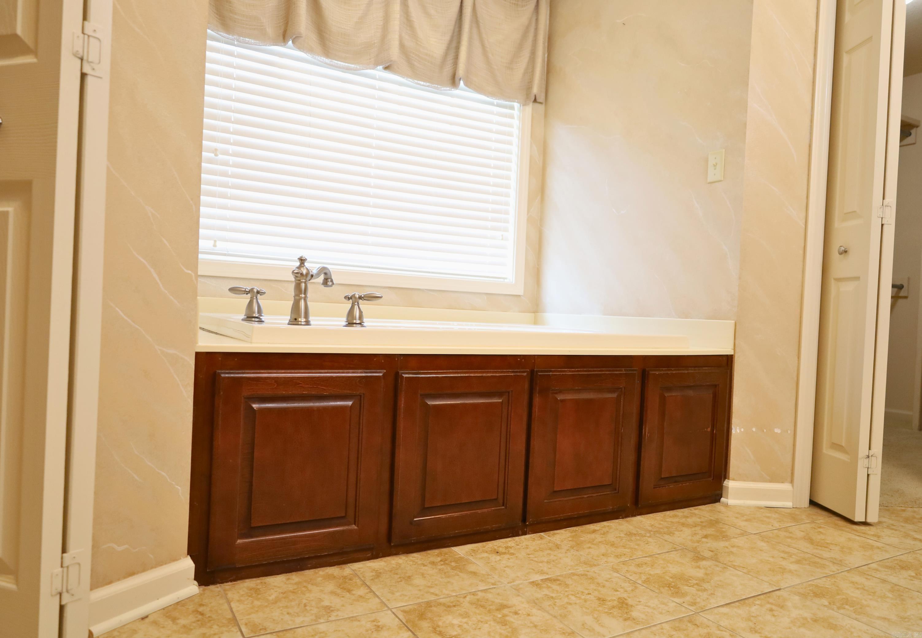 GOLFERS ACRES - Residential