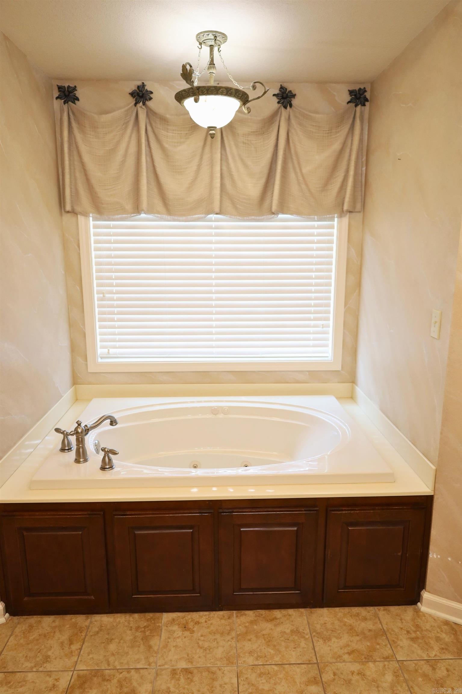 GOLFERS ACRES - Residential