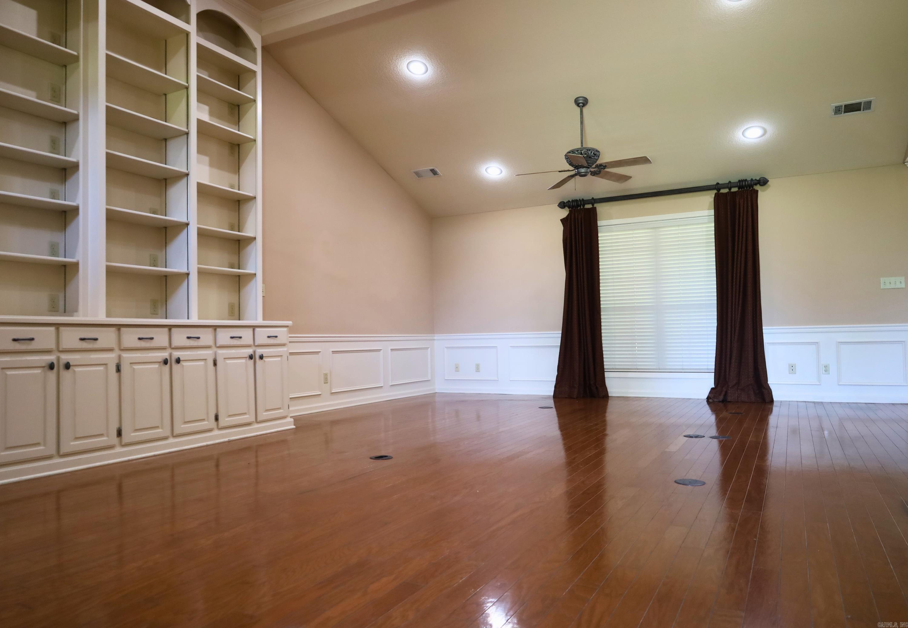 GOLFERS ACRES - Residential