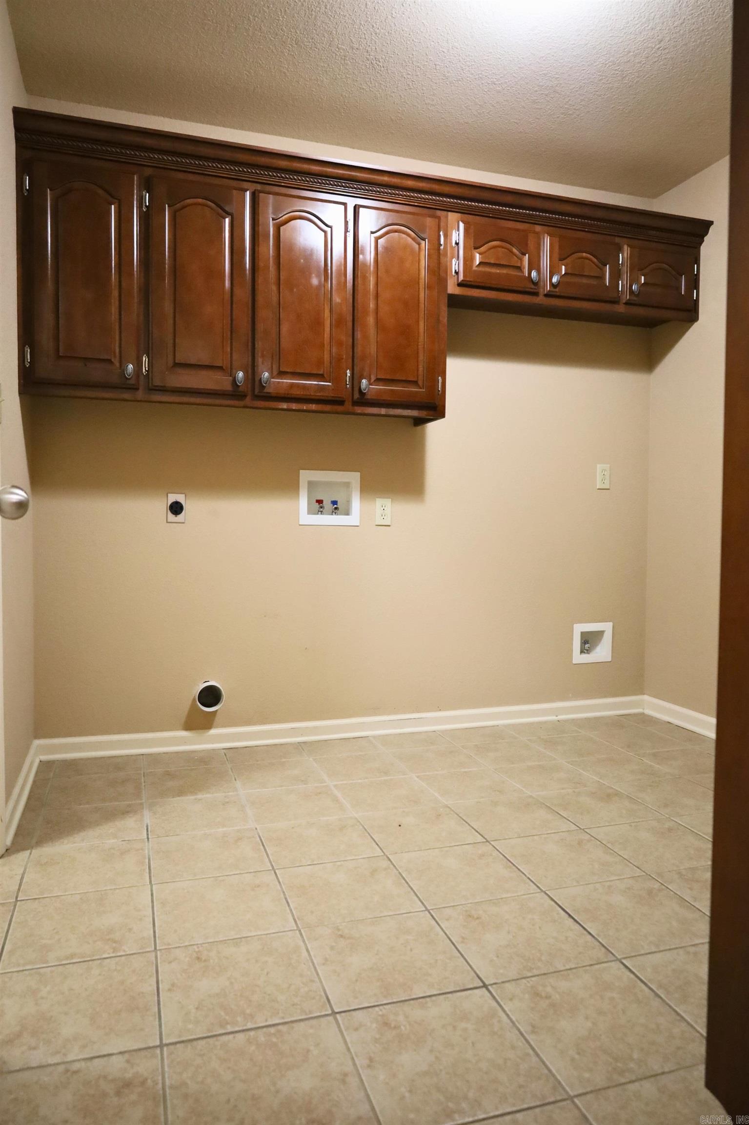 GOLFERS ACRES - Residential
