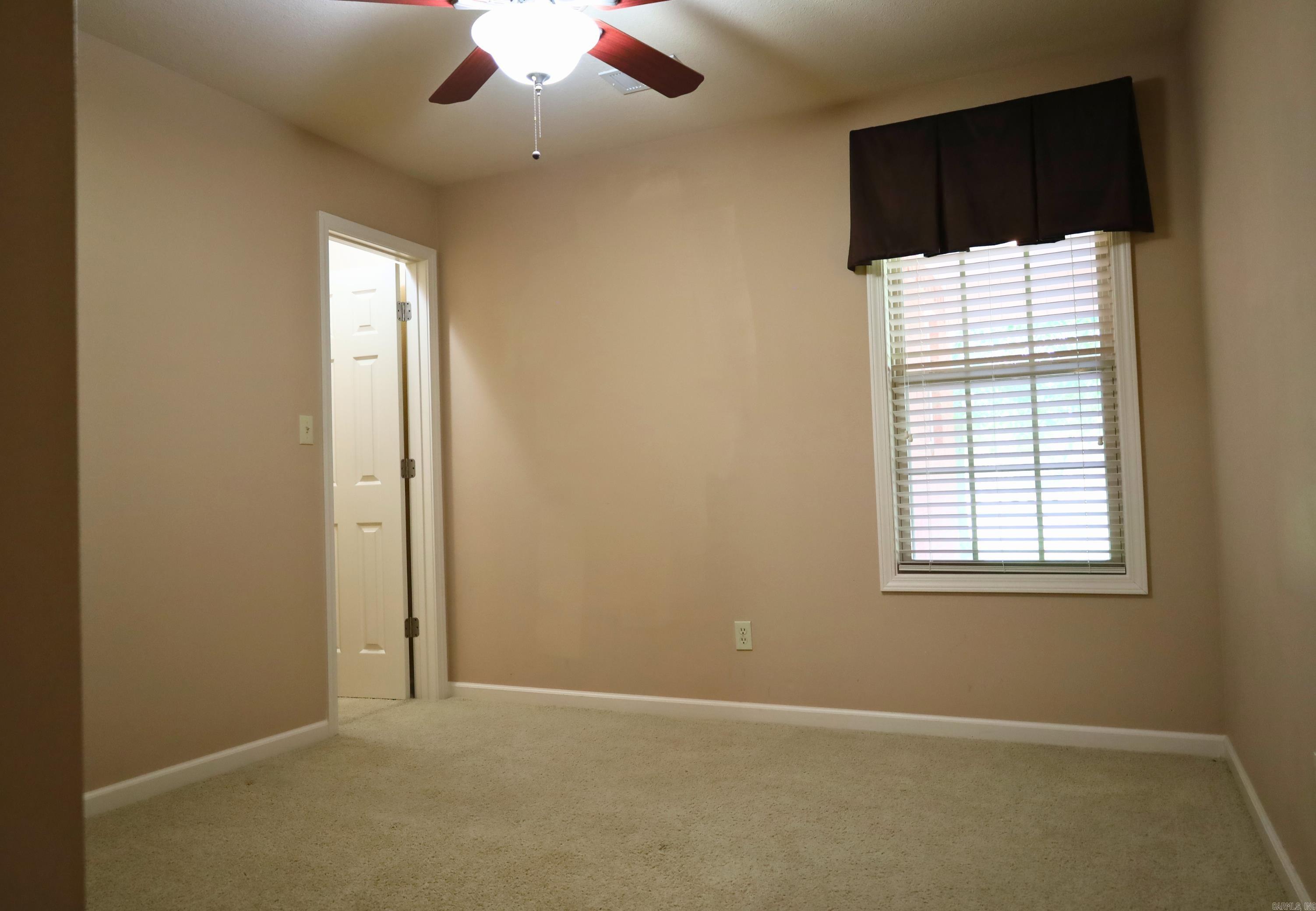 GOLFERS ACRES - Residential