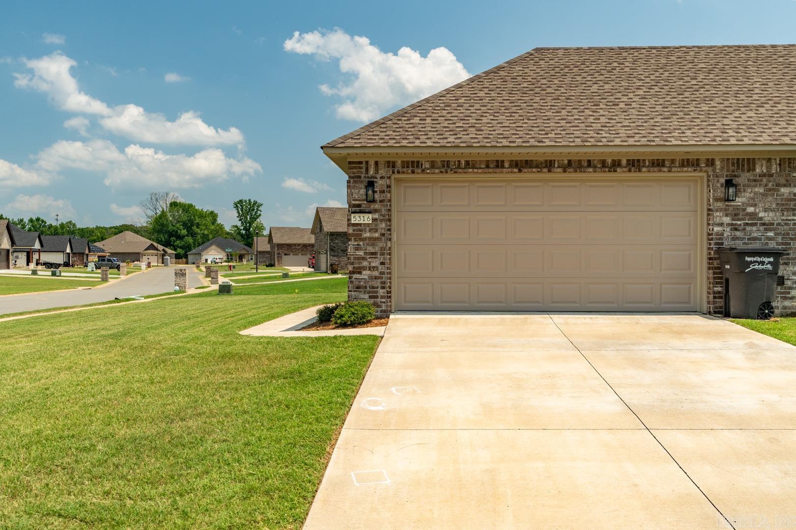 JAXON TERRACE - Residential