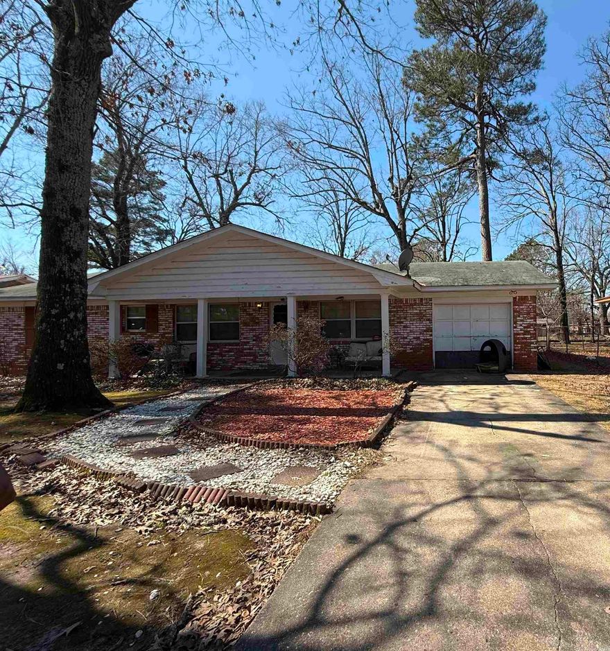 Investor Special! 3-bedroom, 1.5-bath home with great potential. Property needs repairs and updates and is being sold as-is. Ideal opportunity for investors or buyers looking to renovate and build equity. Cash or conventional financing preferred.