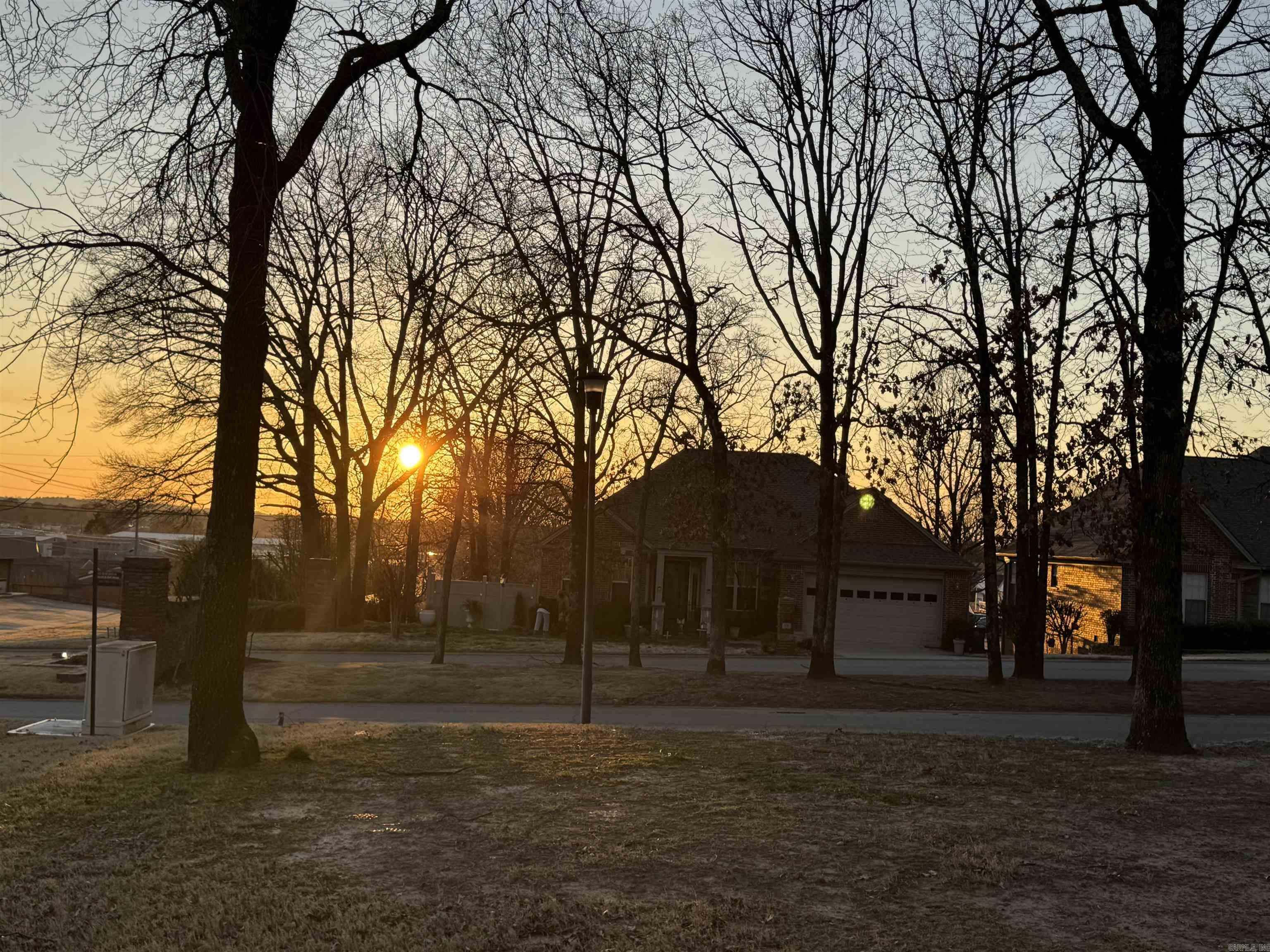 RIVER OAKS TRACE - Residential