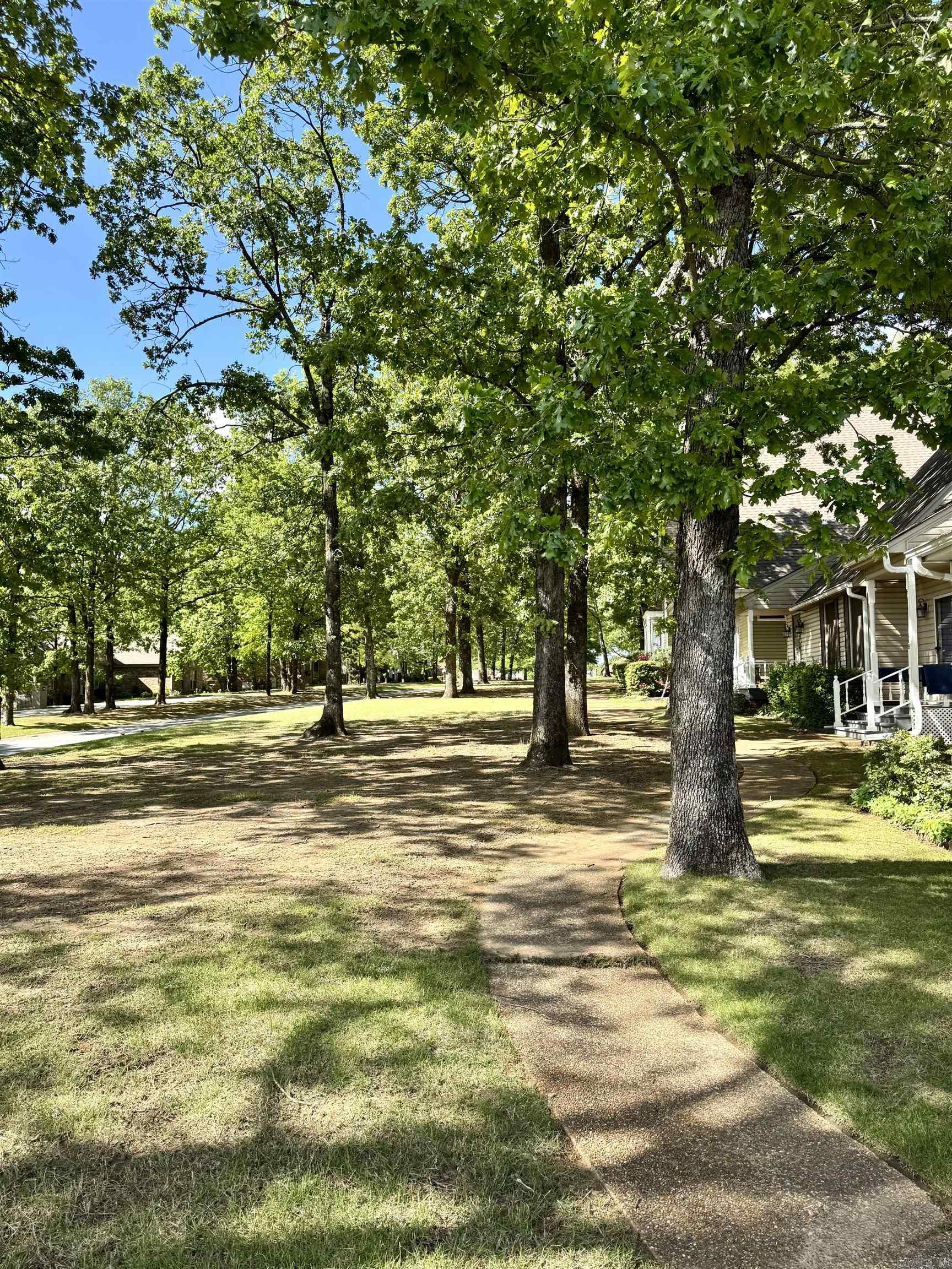 RIVER OAKS TRACE - Residential