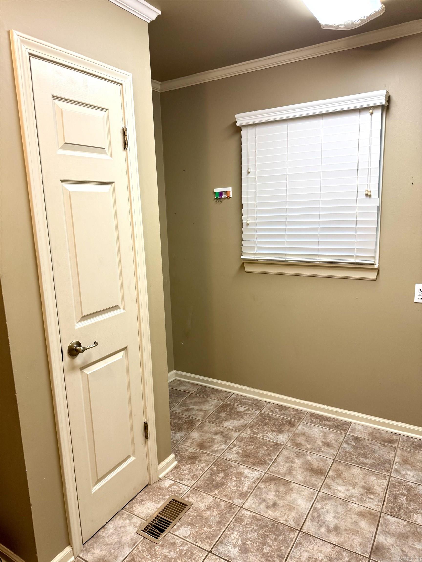 RIVER OAKS TRACE - Residential