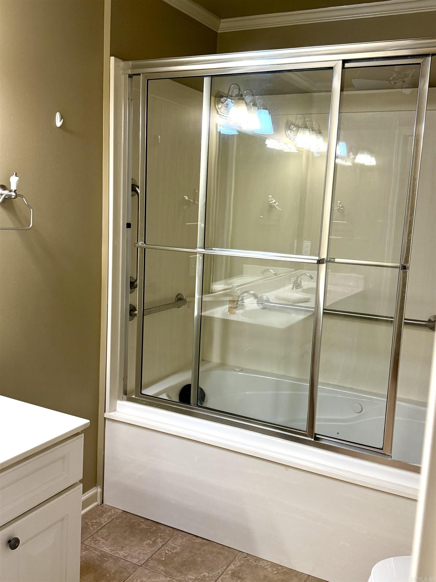 RIVER OAKS TRACE - Residential