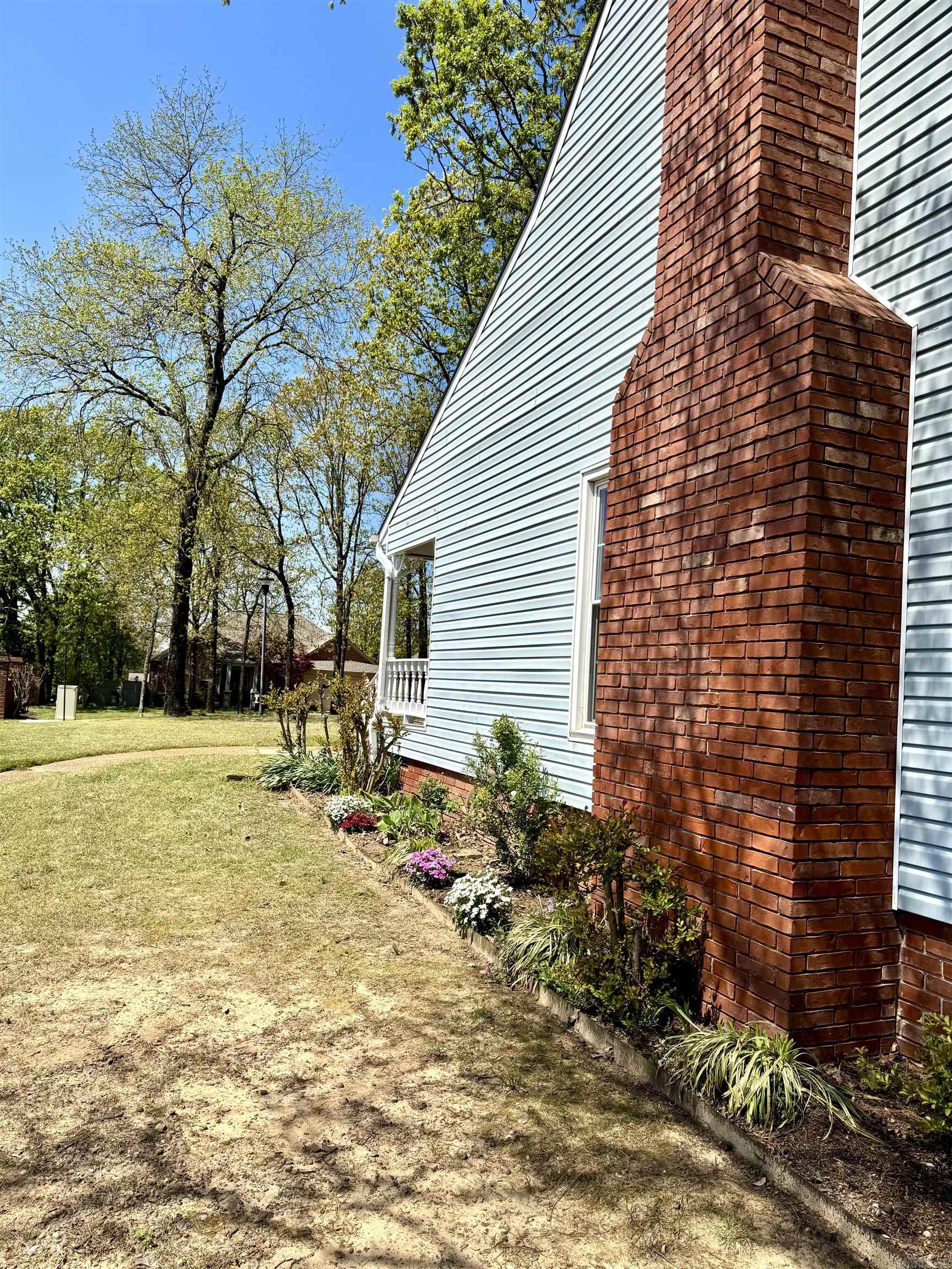 RIVER OAKS TRACE - Residential