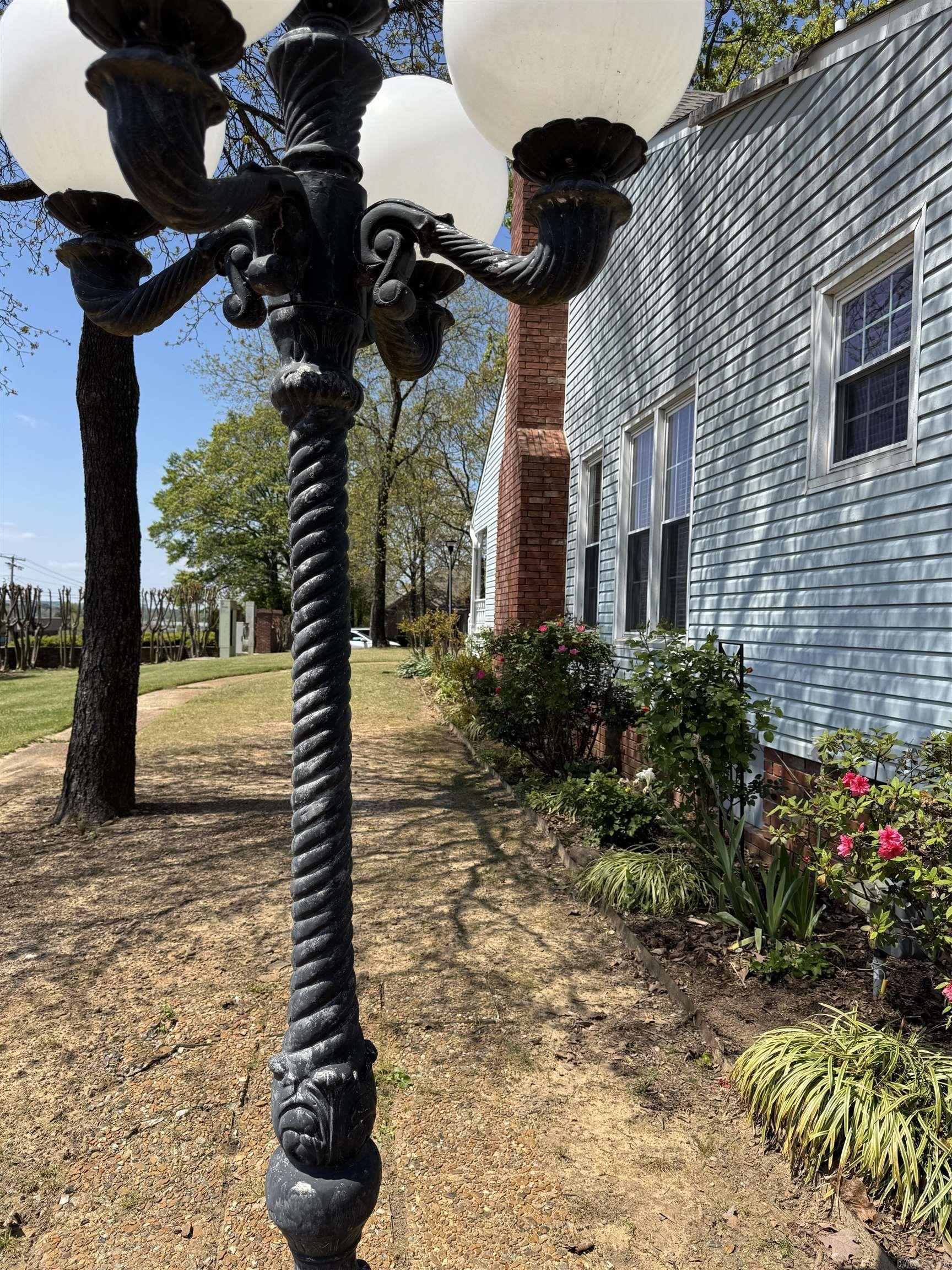 RIVER OAKS TRACE - Residential