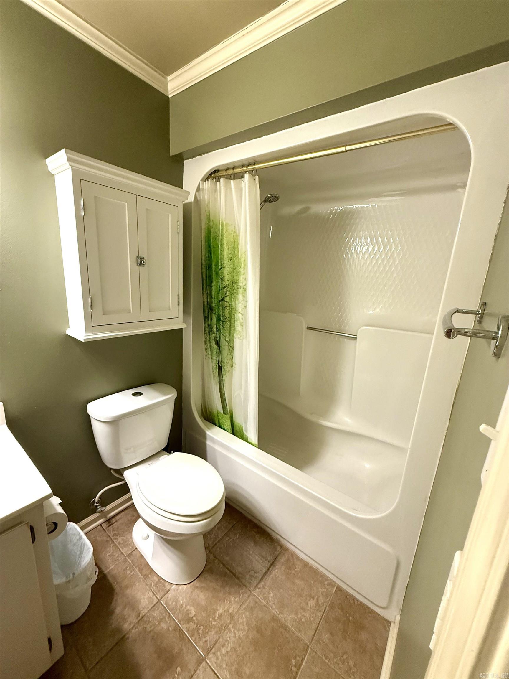 RIVER OAKS TRACE - Residential