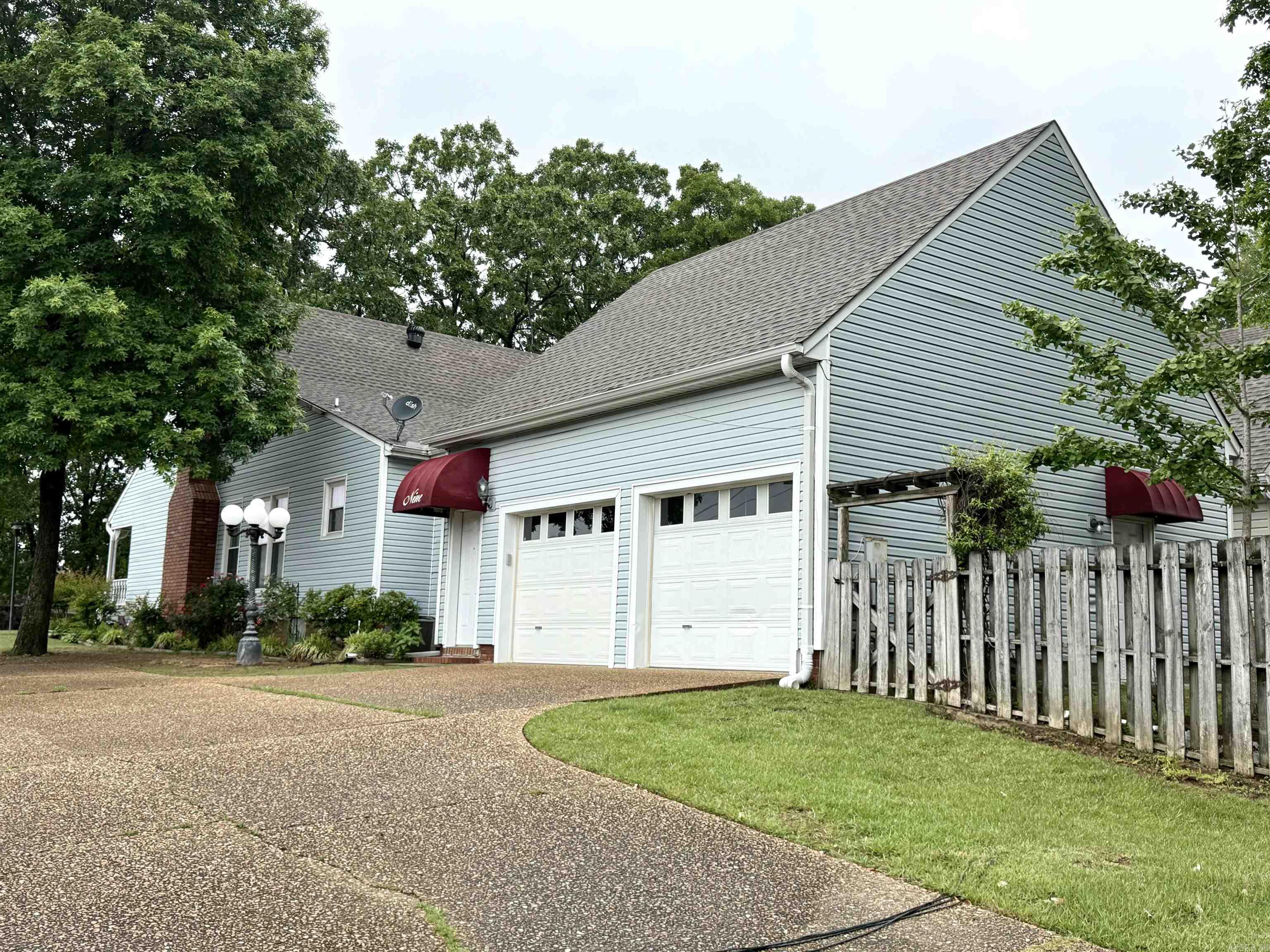 RIVER OAKS TRACE - Residential