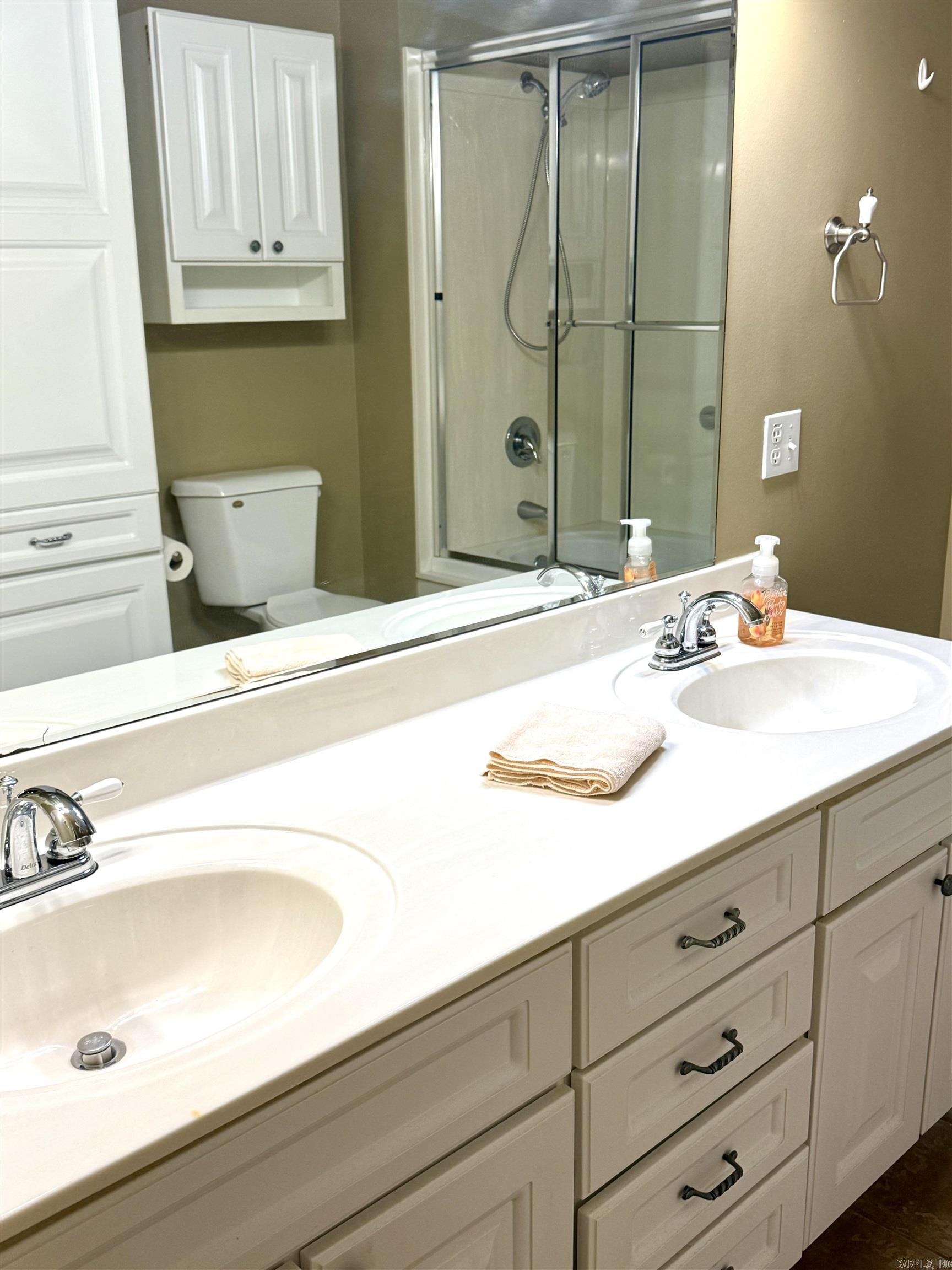 RIVER OAKS TRACE - Residential