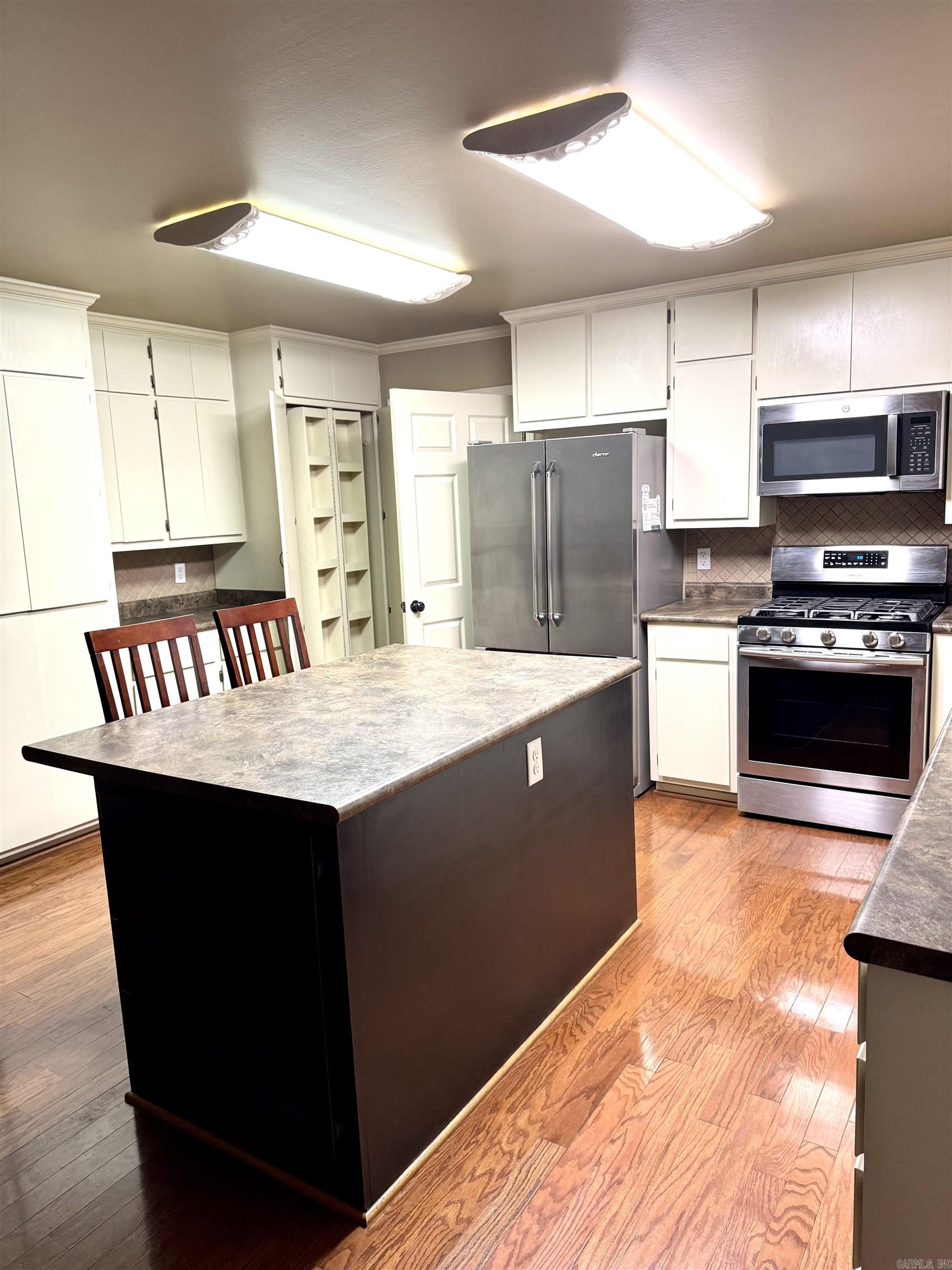 RIVER OAKS TRACE - Residential