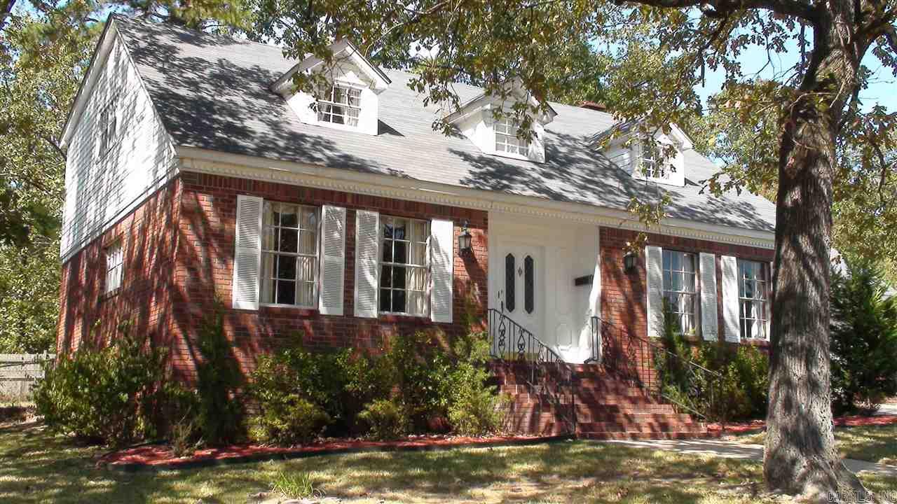 Beautiful Williamsburg Home with Convenient Location. This Home has a Maintenance Free Exterior with Brick and Vinyl Siding. 3 BRM's Upstairs and 1 BRM or Office Downstairs, 2 1/2 Bathrooms, Living Room, Formal Dining Room and Cozy Den with Wood Burning Fireplace. Beautiful Hardwoods and Carpet in Main Areas of Home with Tile in the Kitchen and Baths. This Home is Move In Ready or you can add your personal touch. Large Fully Fenced Landscaped Backyard. 501-580-9996.