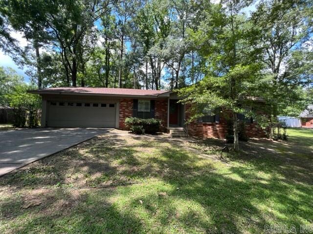 LOCATION LOCATION LOCATION!!! FEELS LIKE COUNTRY WITH ALL CITY AMMENITIES! CALL KIM TO SCHEDULE YOUR TOUR 870-904-3111