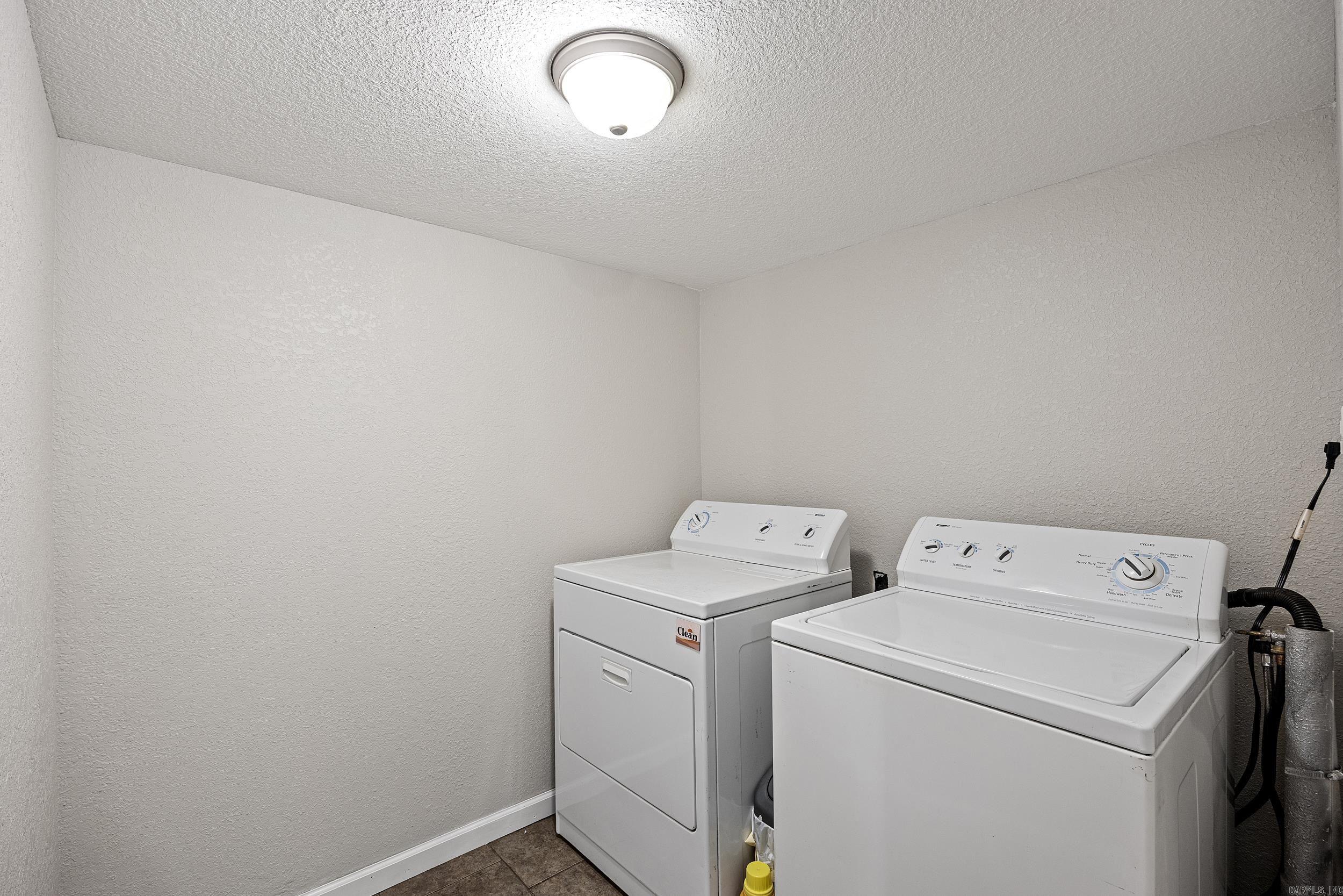 PINE CREST HILL - Residential