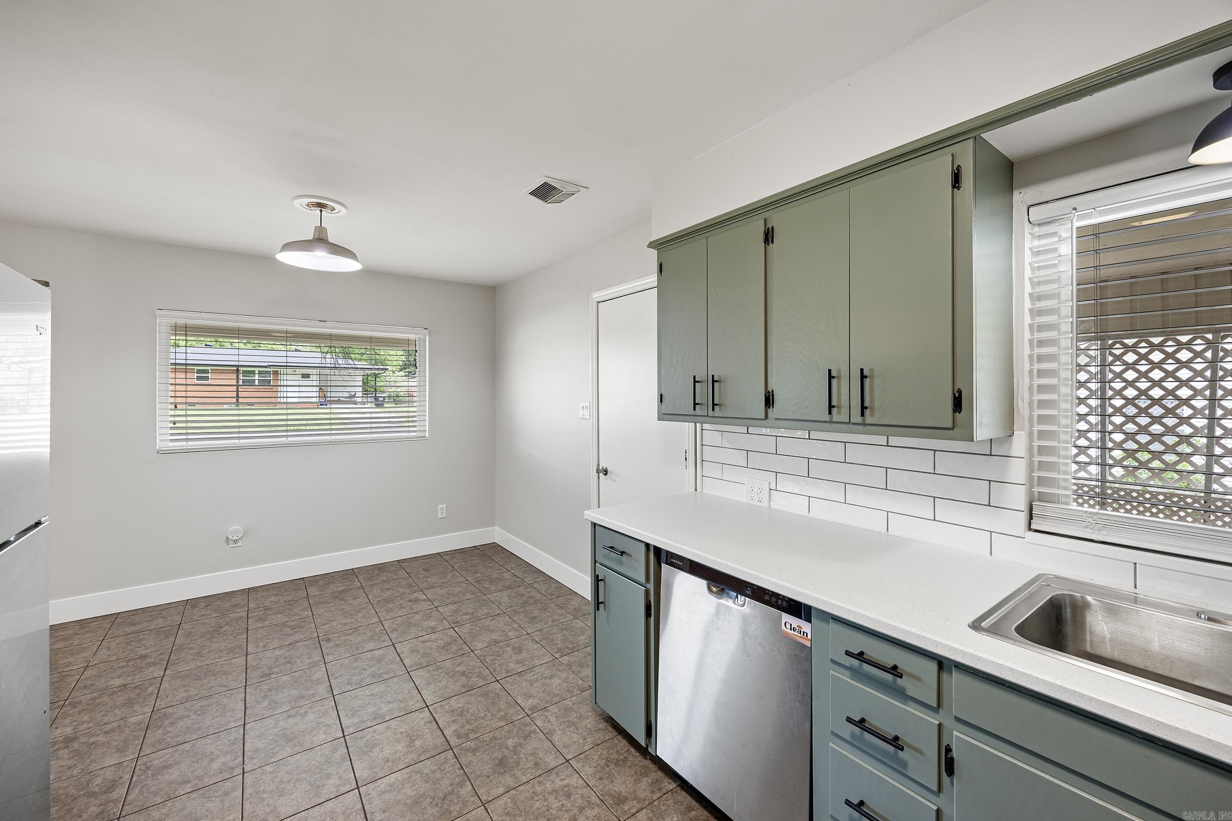 PINE CREST HILL - Residential